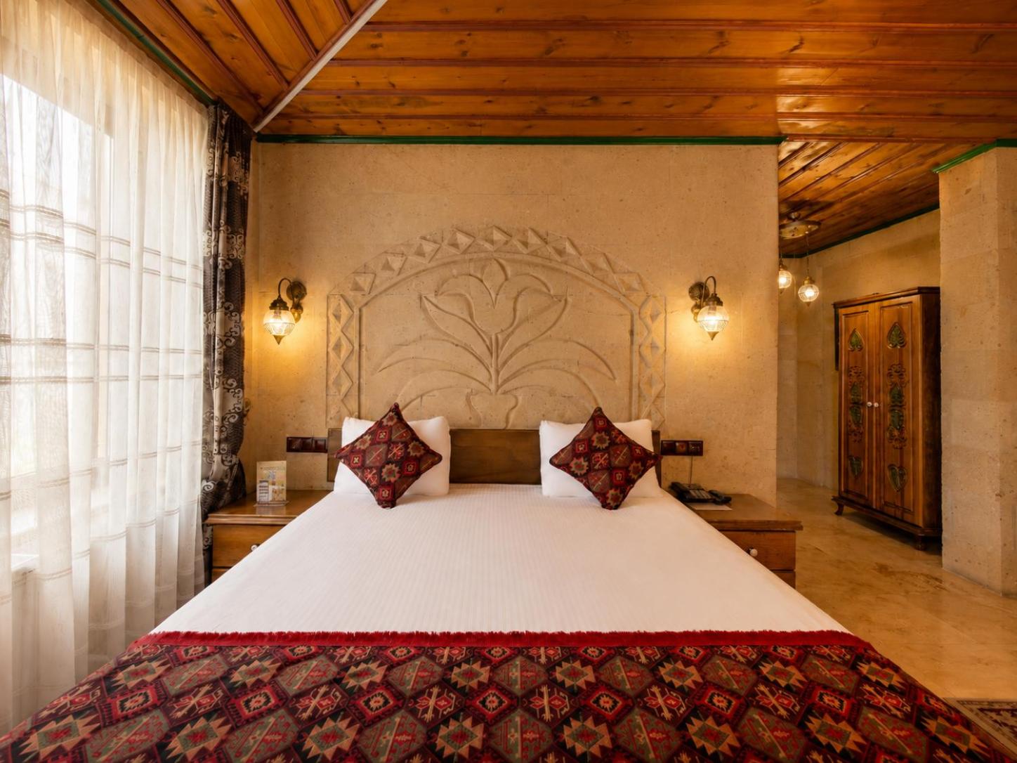 Deluxe Double Room with Balcony photo 2