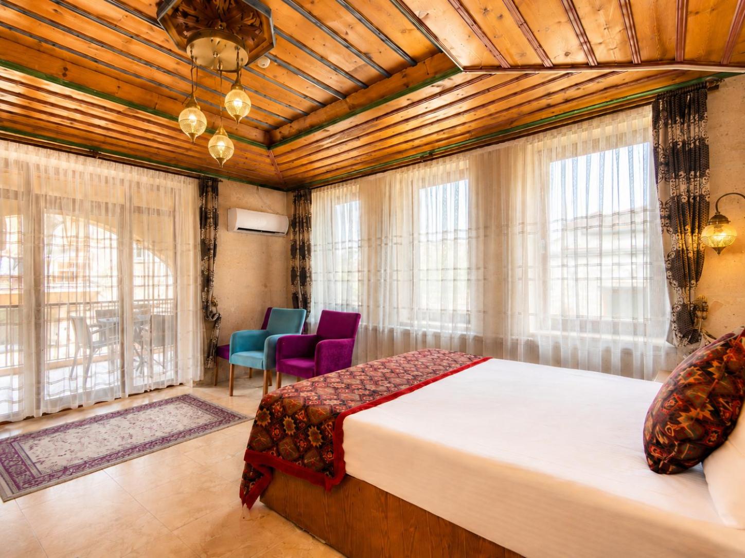 Deluxe Double Room with Balcony photo 3