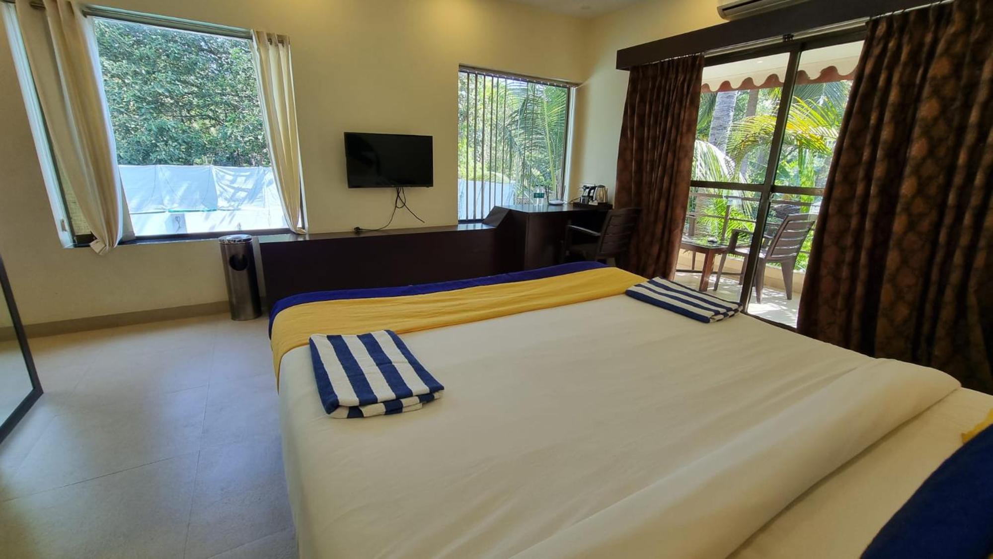 Superior Deluxe Double or Twin Room with Balcony photo 1