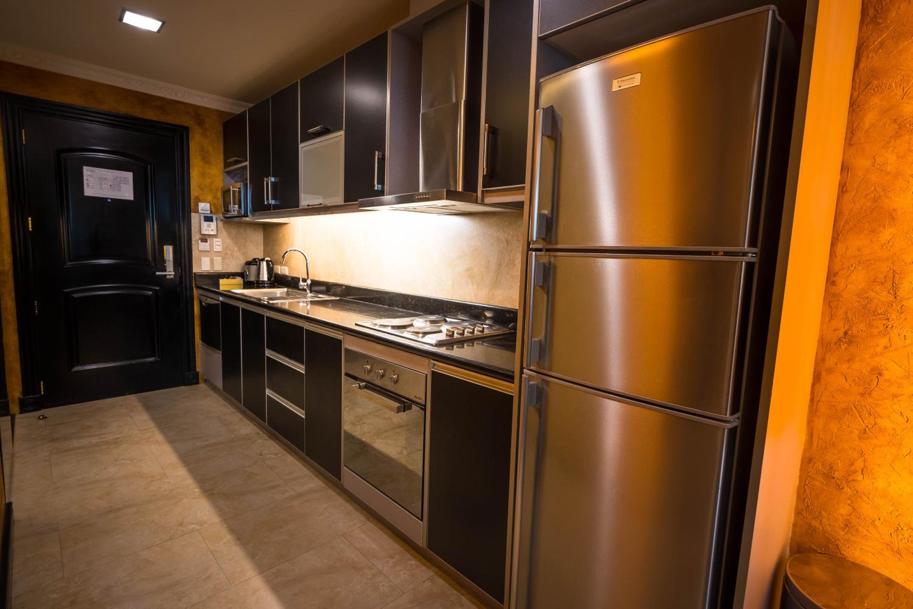 Two-Bedroom Suite - Photo 3