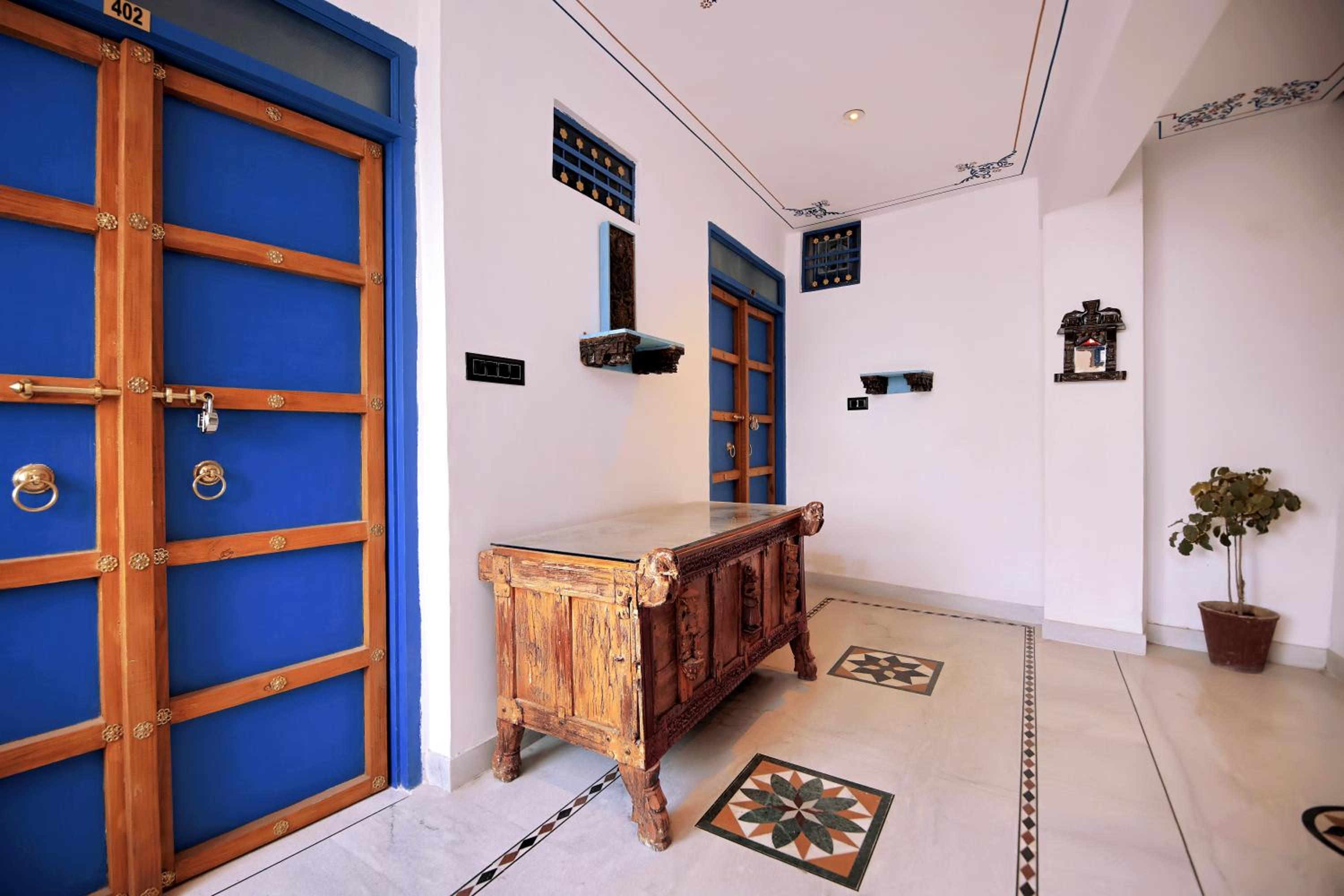  Premium Lake View Room with Balcony - Photo 14