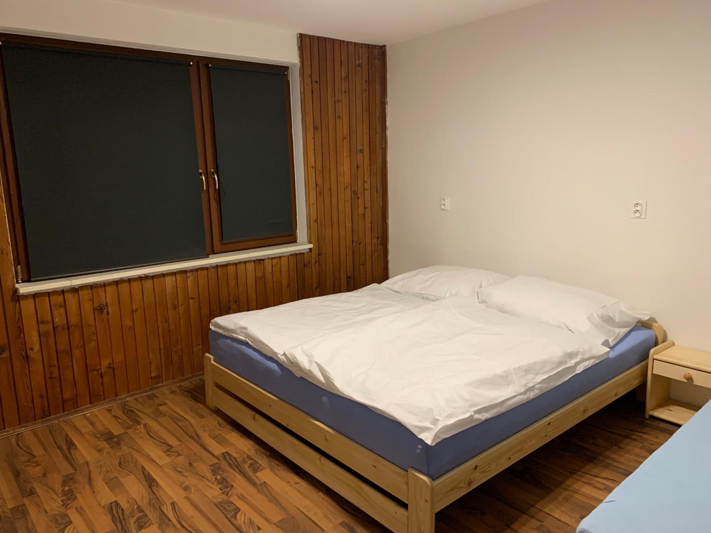 Eight-Bedroom House - Photo 3