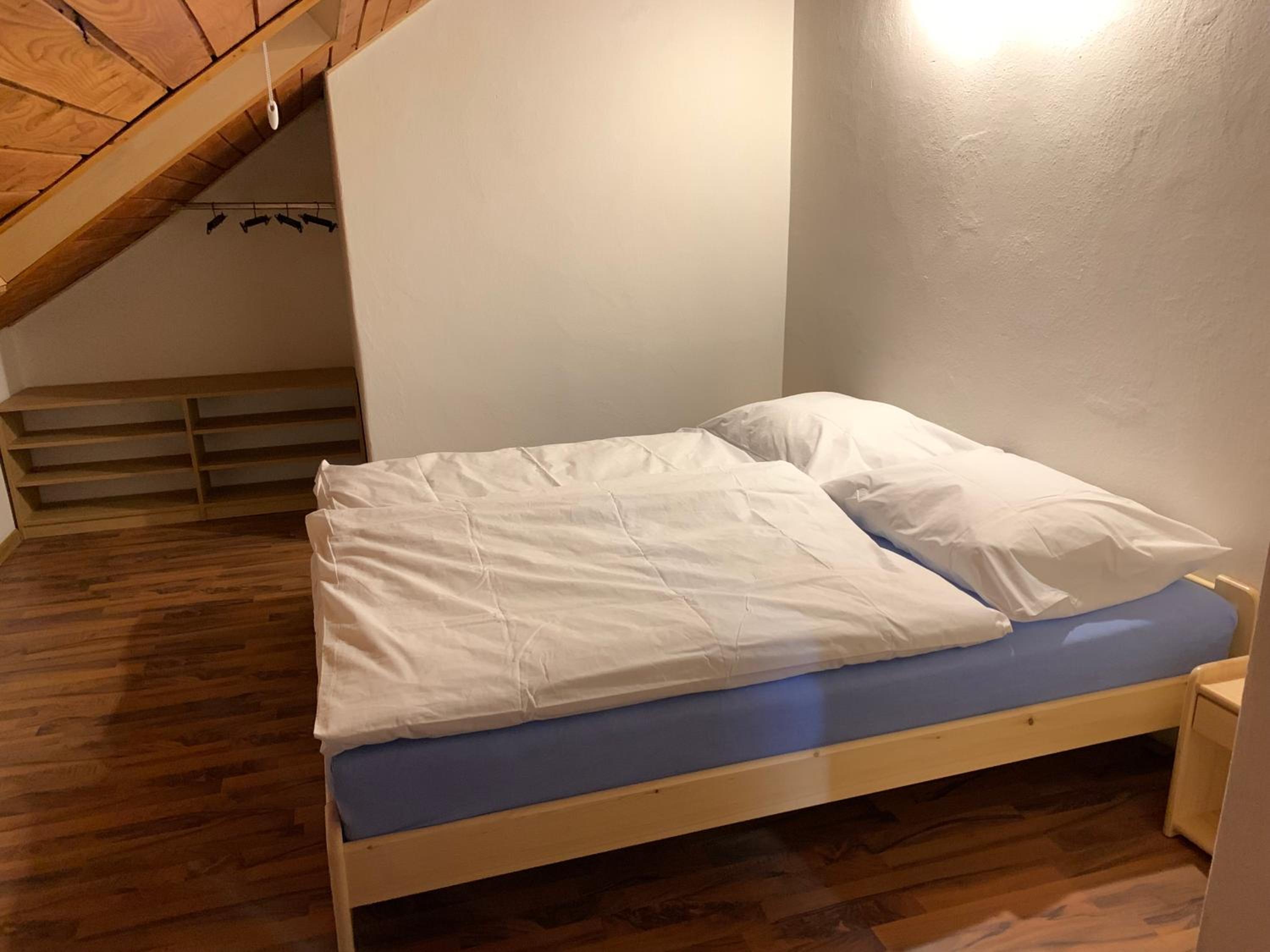 Eight-Bedroom House - Photo 13