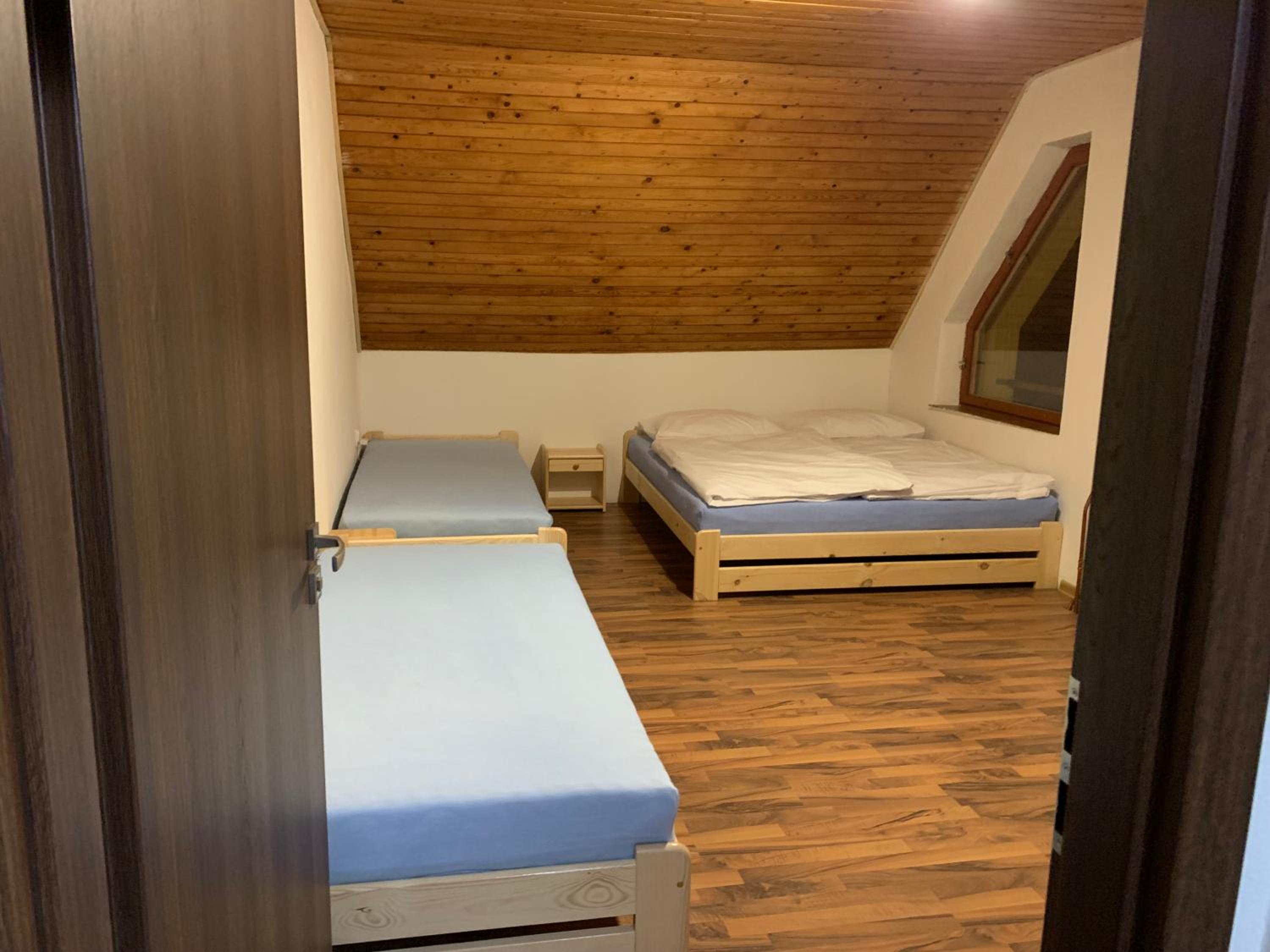 Eight-Bedroom House - Photo 17