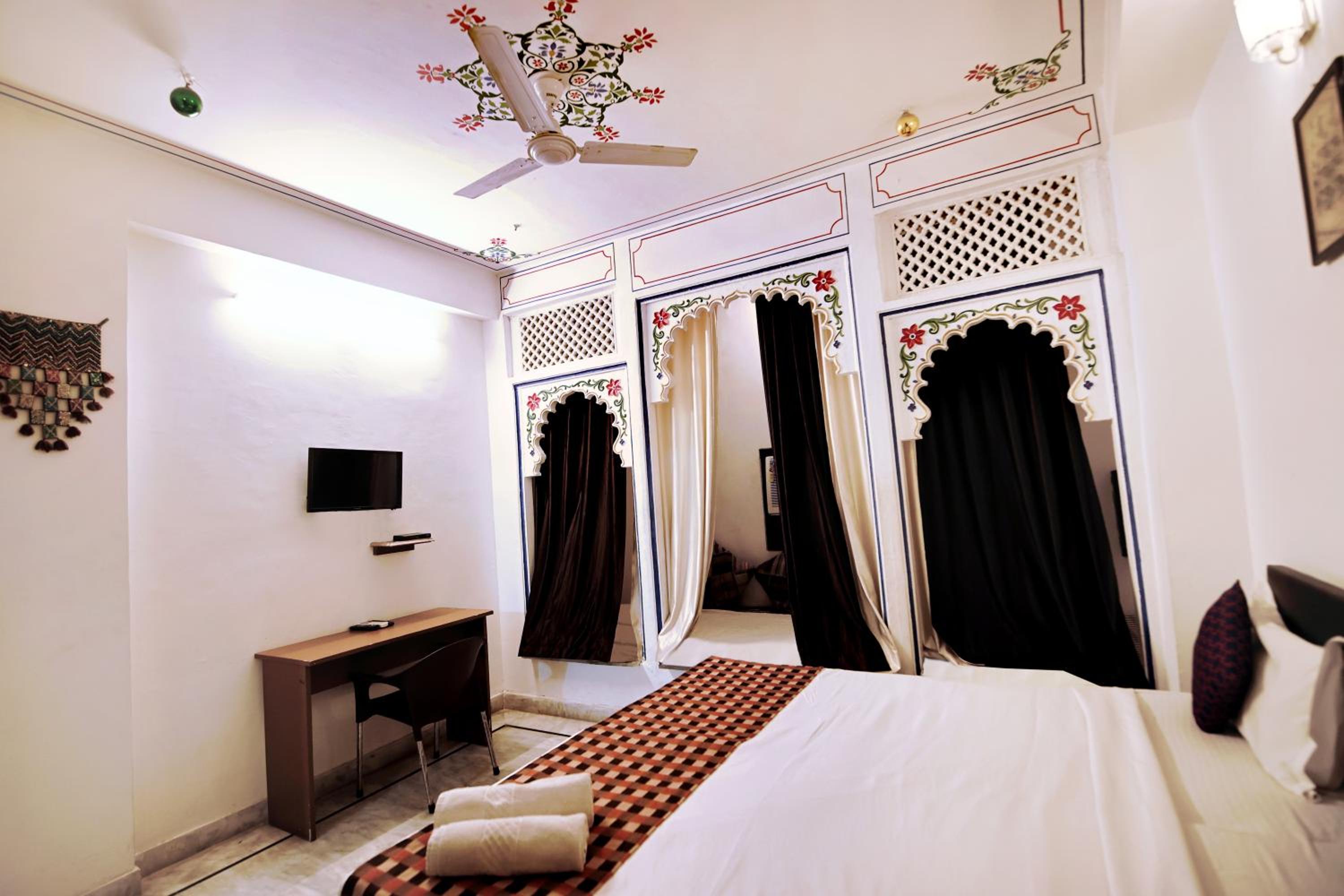 Large Double Room photo 2