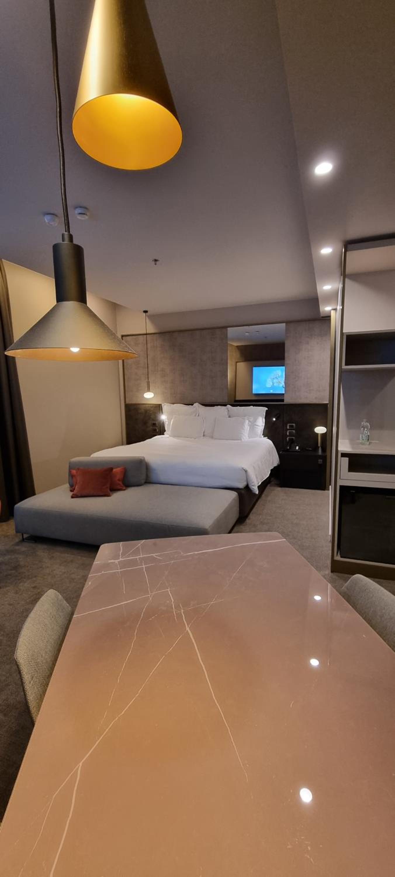 Deluxe One-Bedroom Junior King Suite  - Photo 2