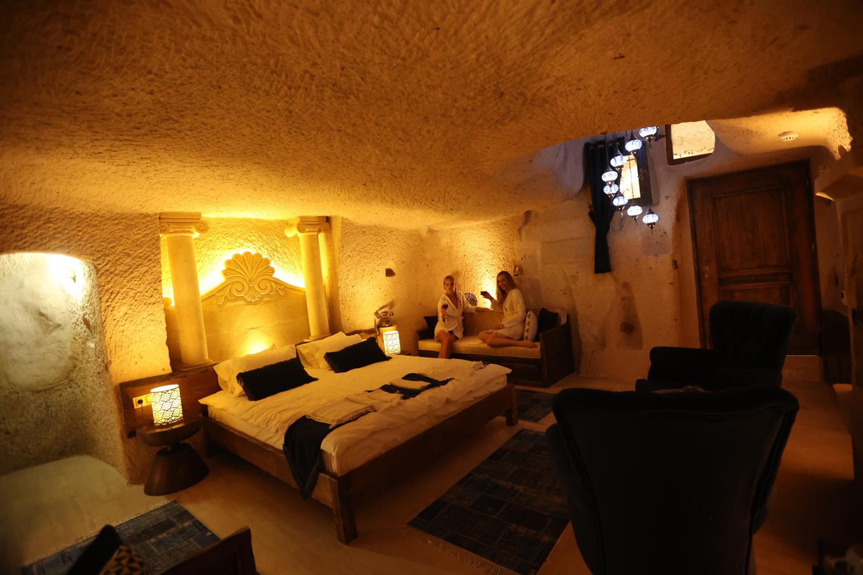 Deluxe Family Room - Photo 2