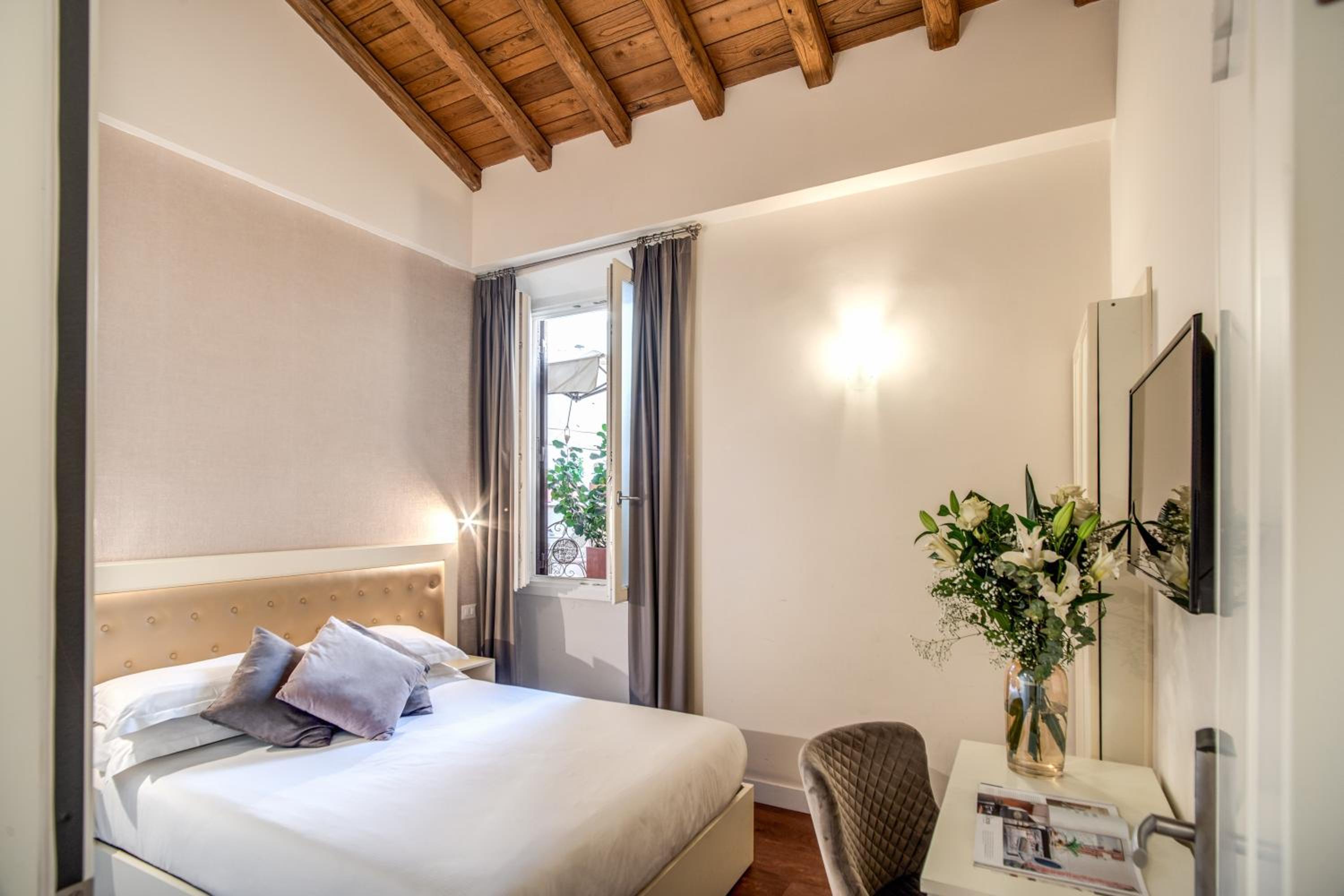 Small Double Room photo 2
