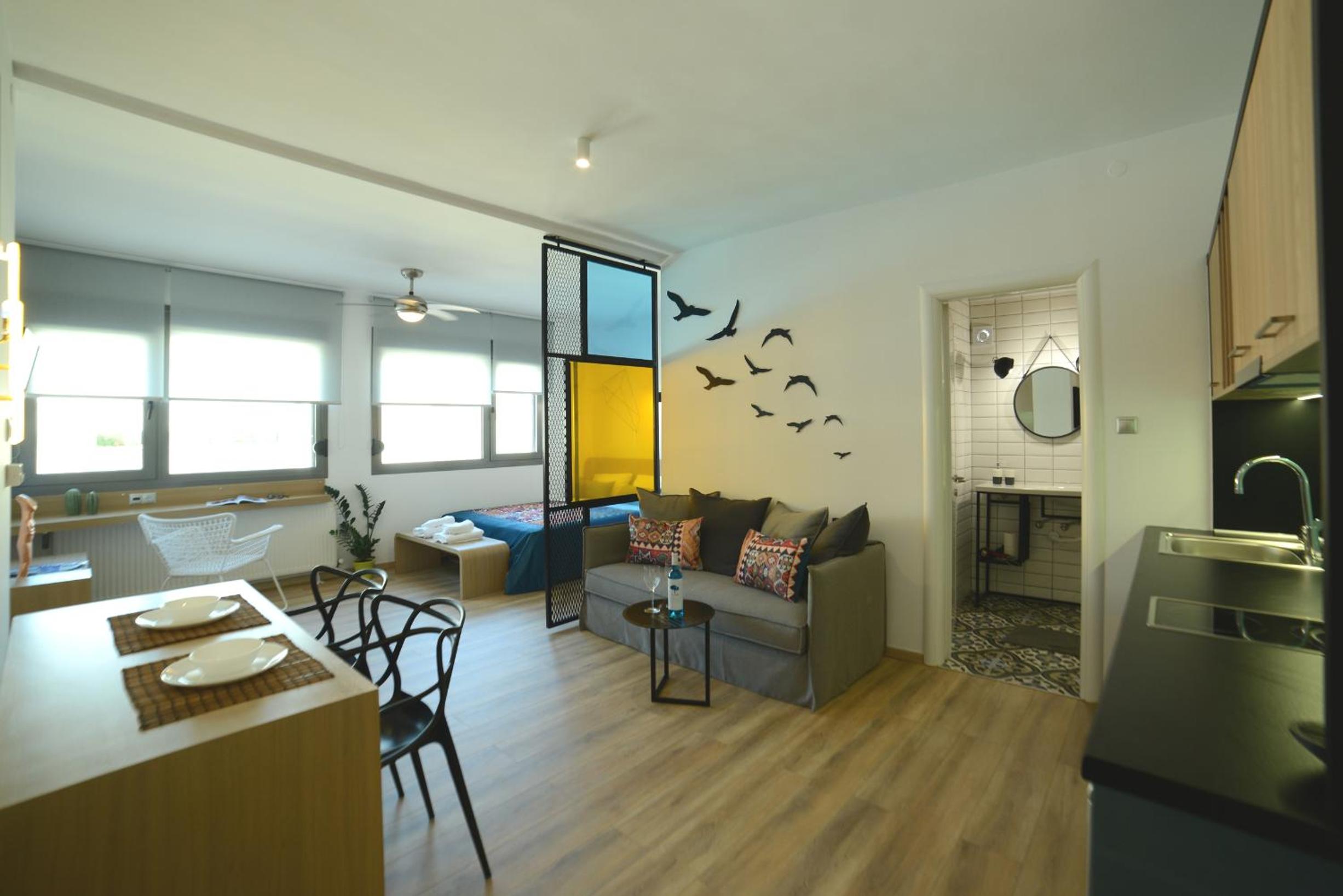 Apartment with Mountain View