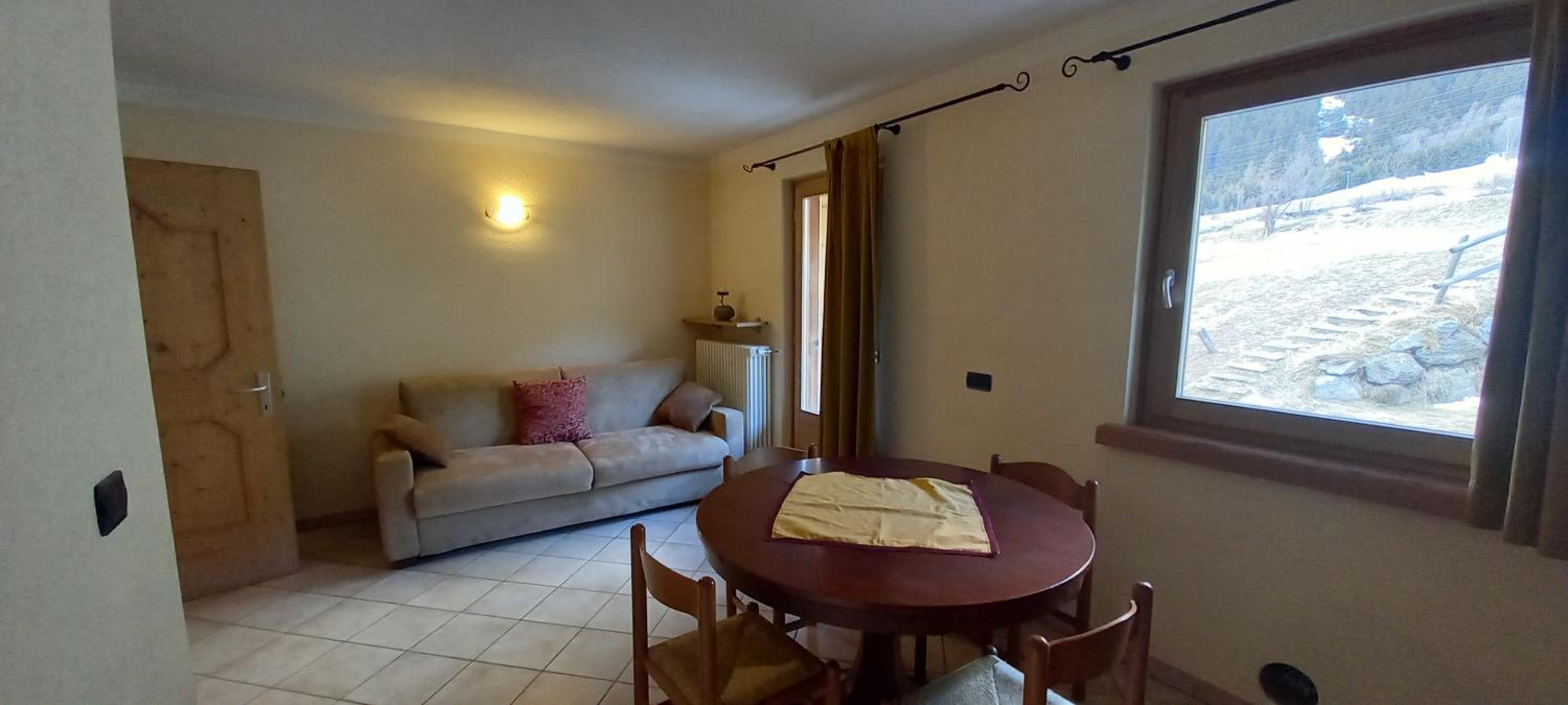 One-Bedroom Apartment photo 2