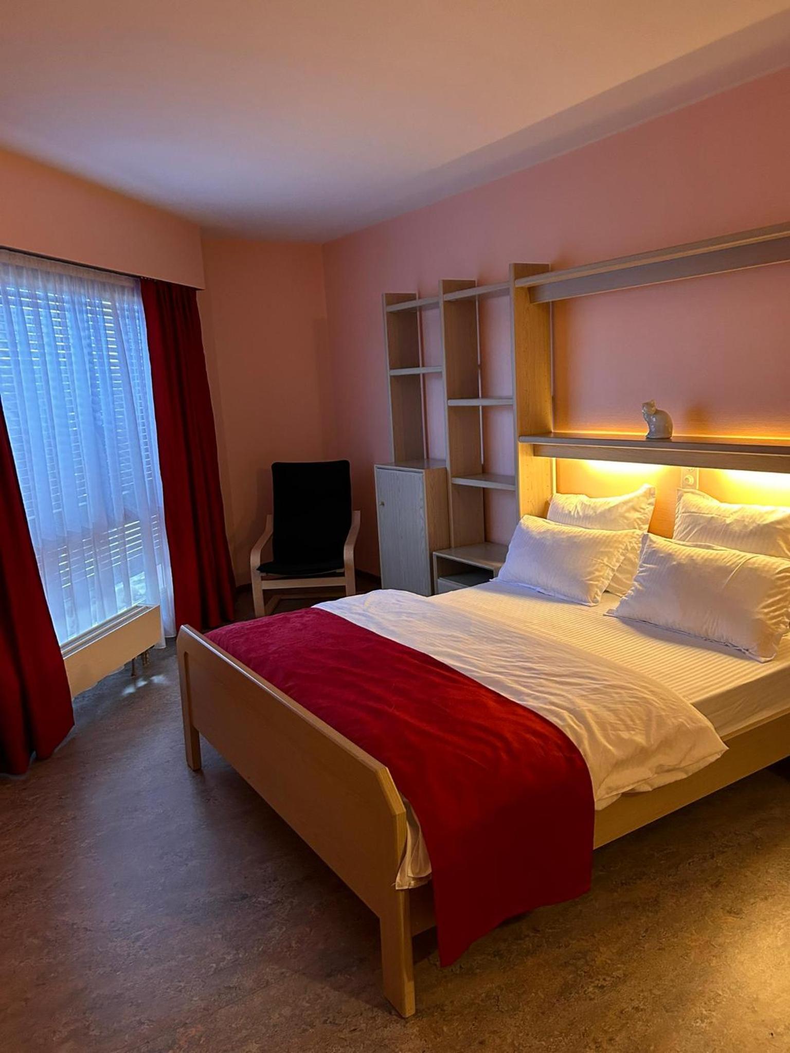 Queen Room - Photo 3