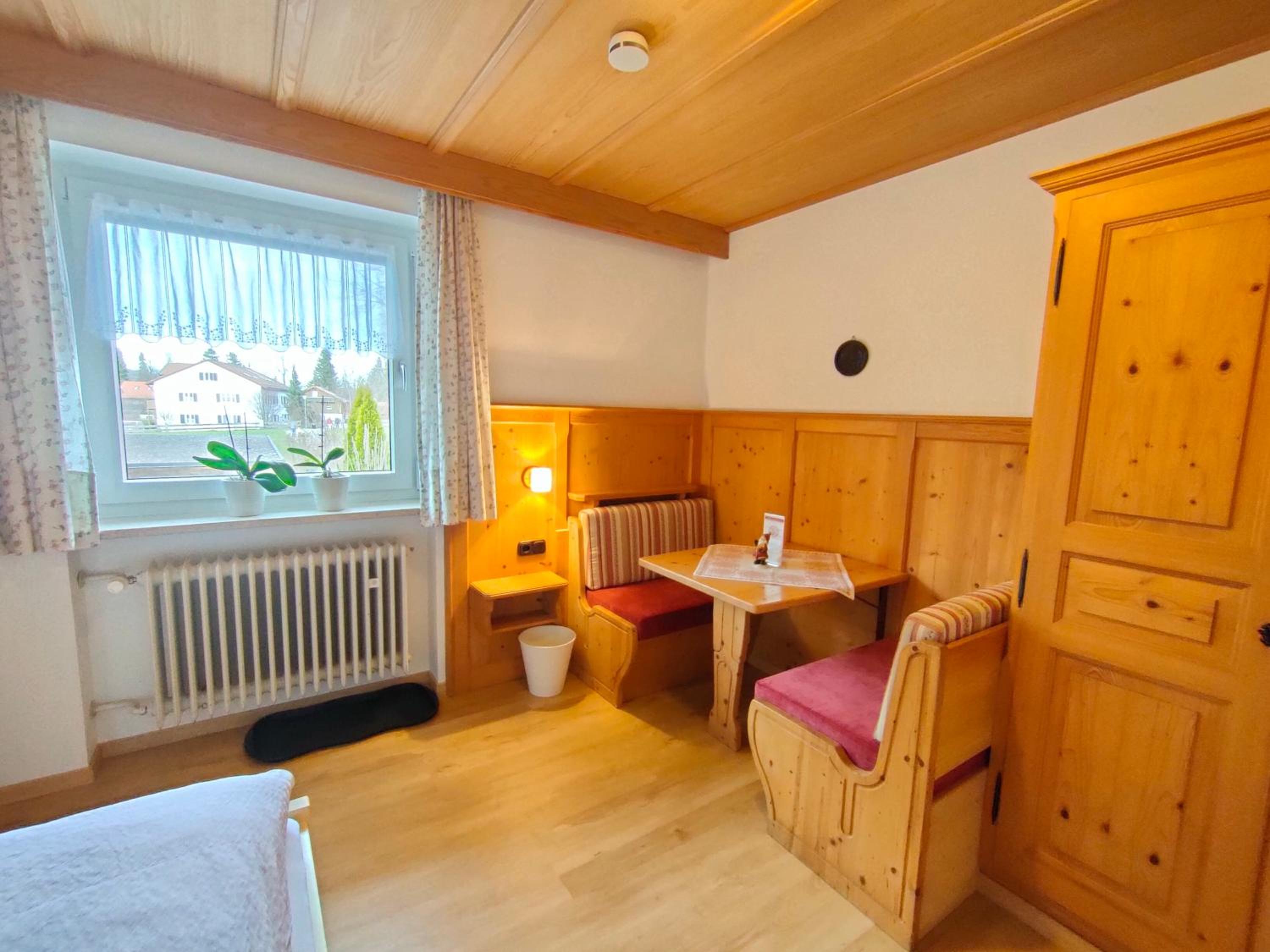 Single Room with Bathroom photo 1