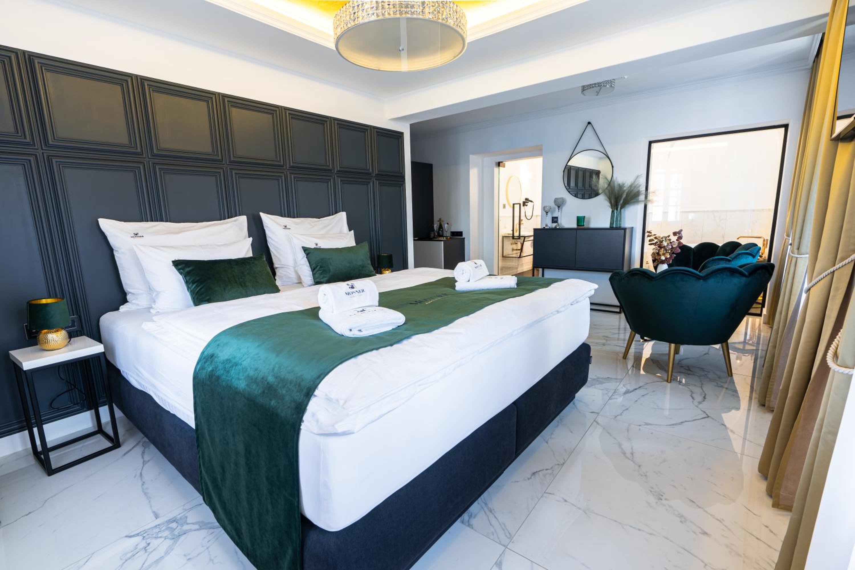 Deluxe Double Room with Bath photo 1