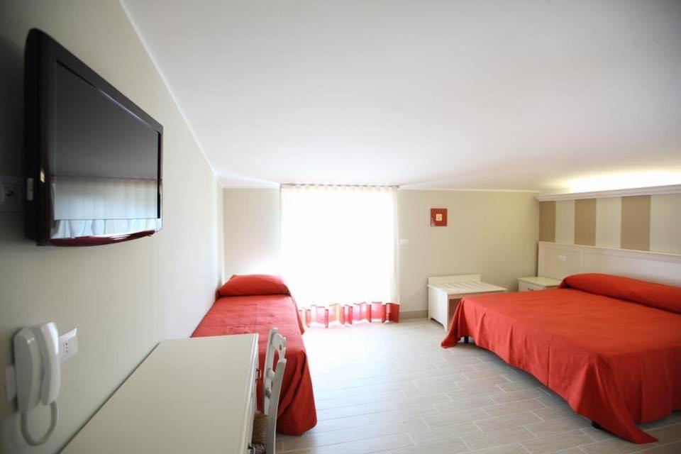 Large Double Room - Photo 3