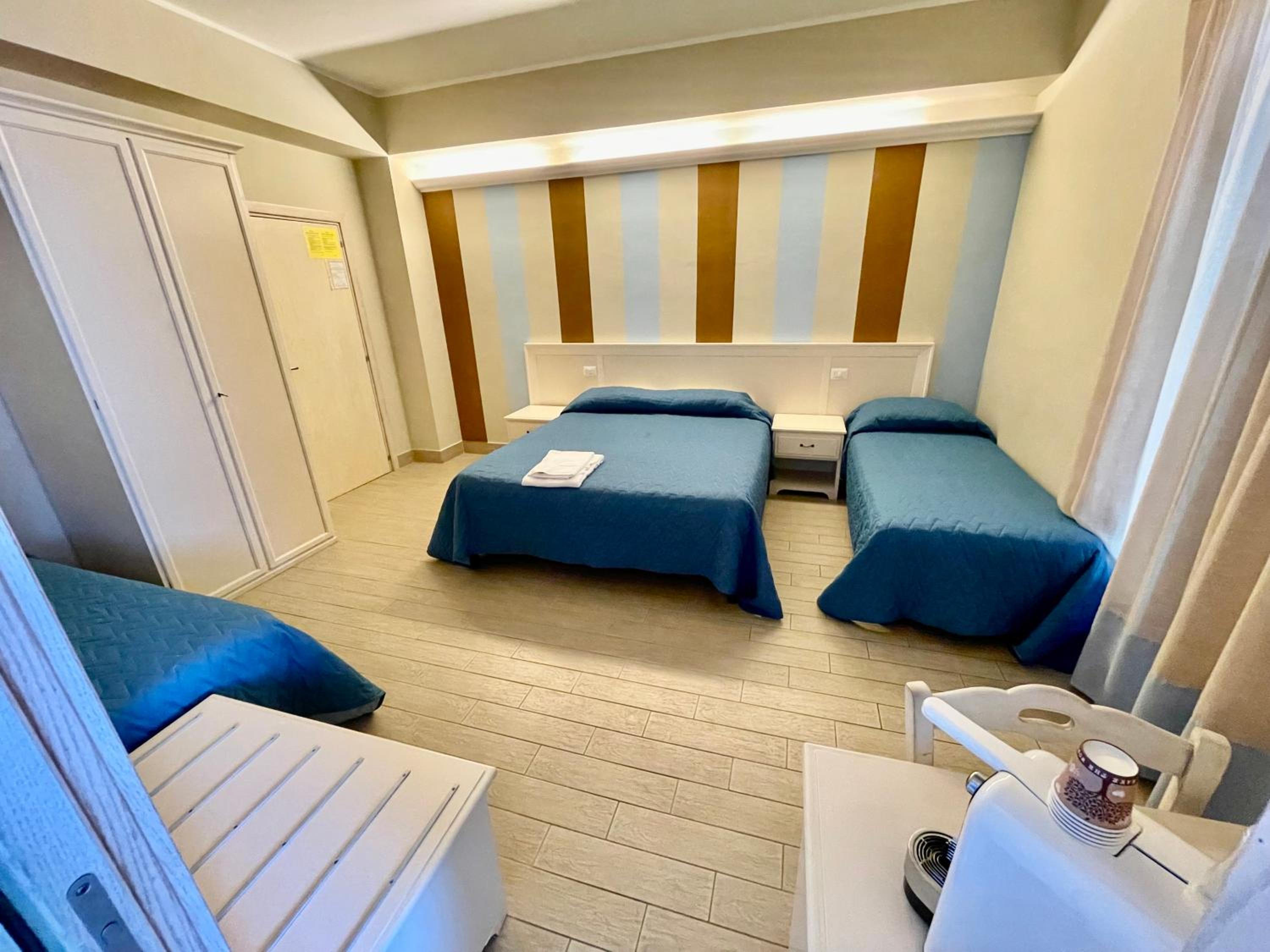 Triple Room with Private Bathroom - Photo 5
