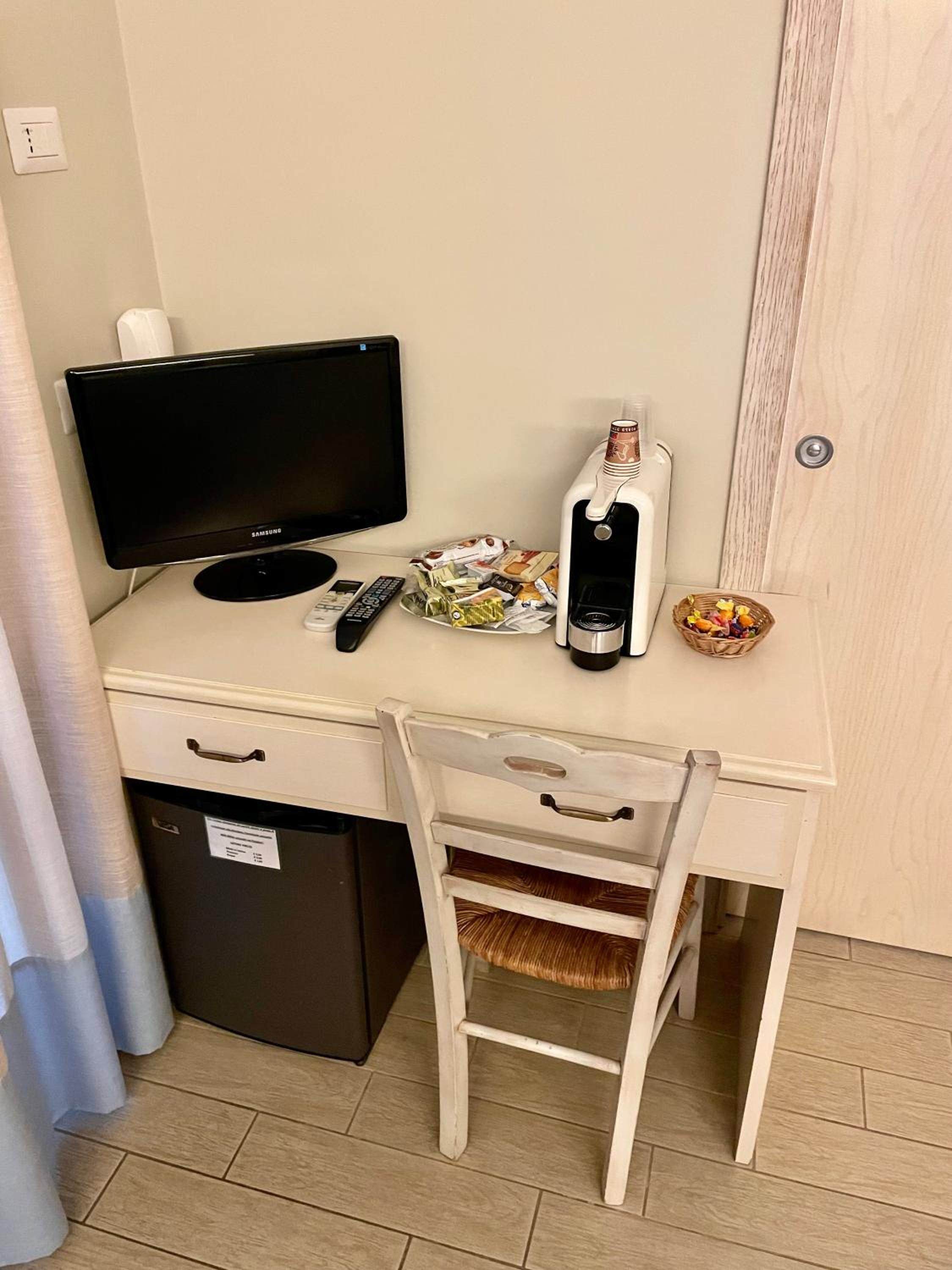 Triple Room with Private Bathroom - Photo 2