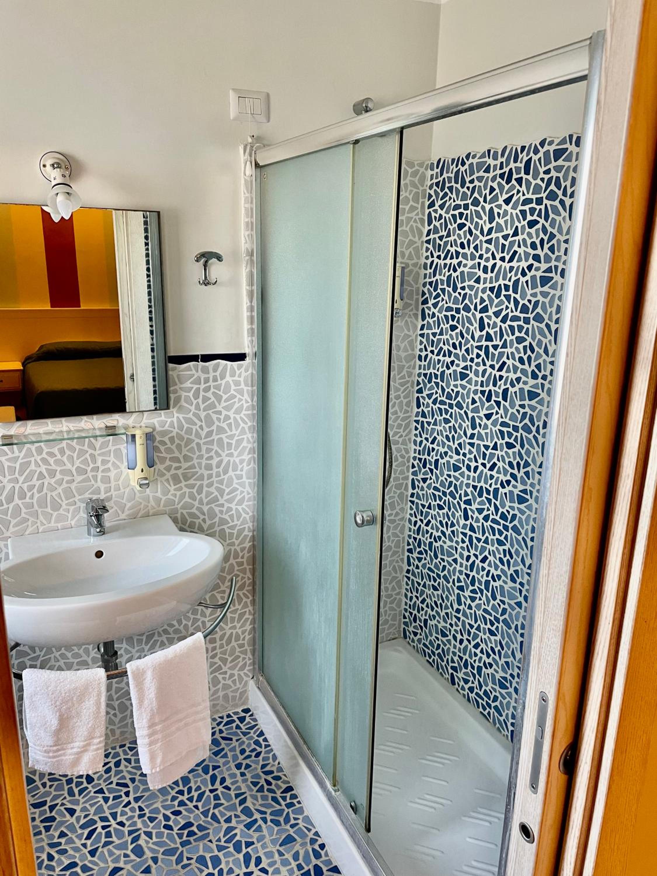 Triple Room with Private Bathroom - Photo 3