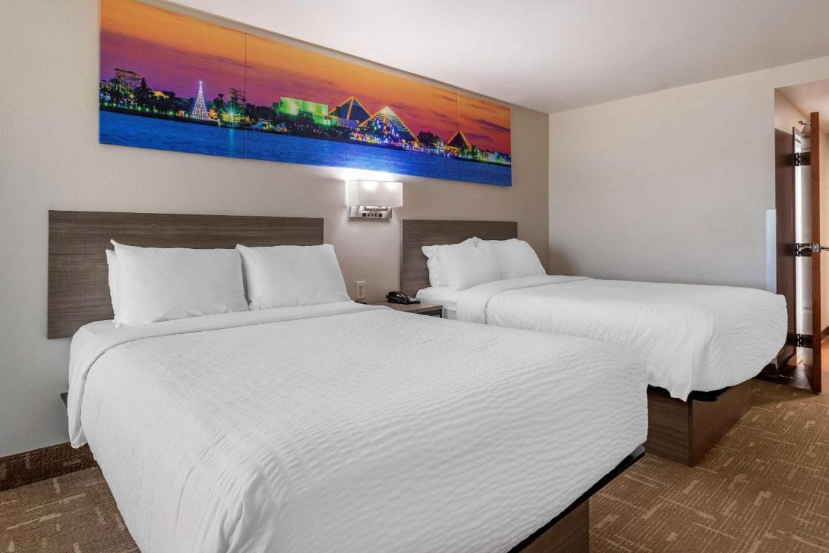 Standard Queen Room with Two Queen Beds - Non Smoking  photo 1