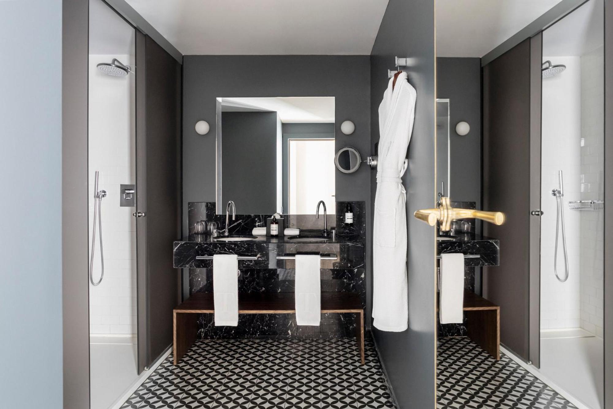 Deluxe Junior Suite photo 3