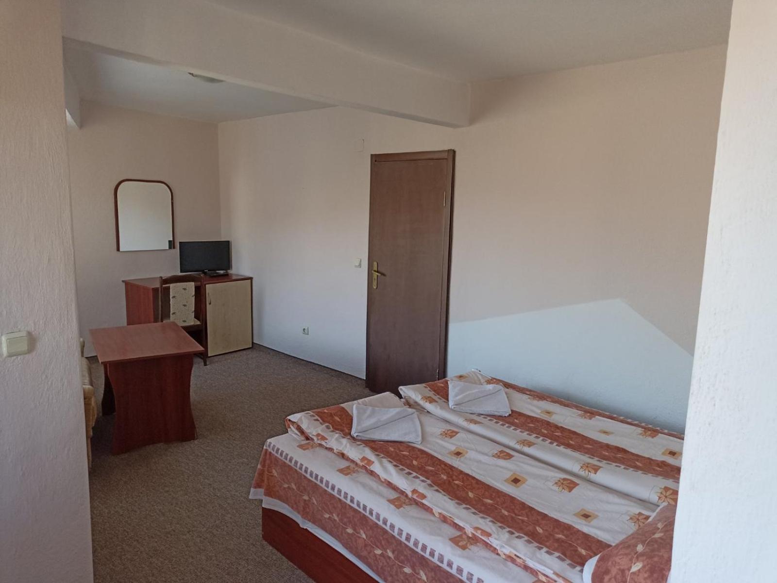 Double Room - Photo 3