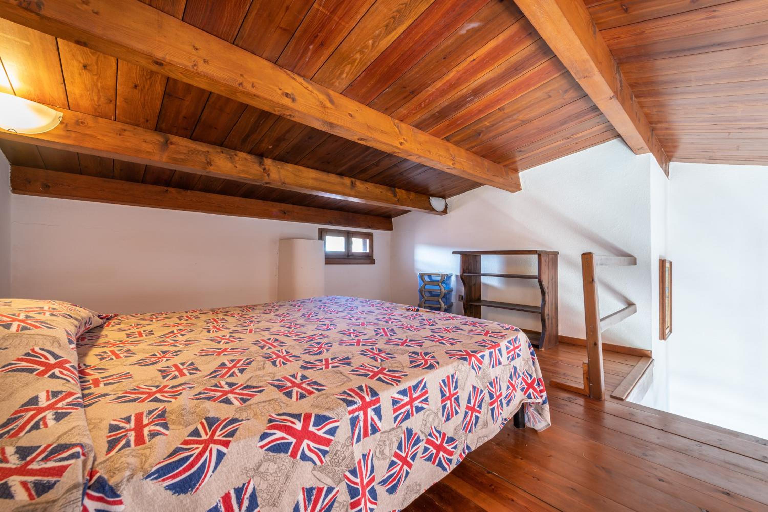 Three-Bedroom Apartment with Mountain View photo 2