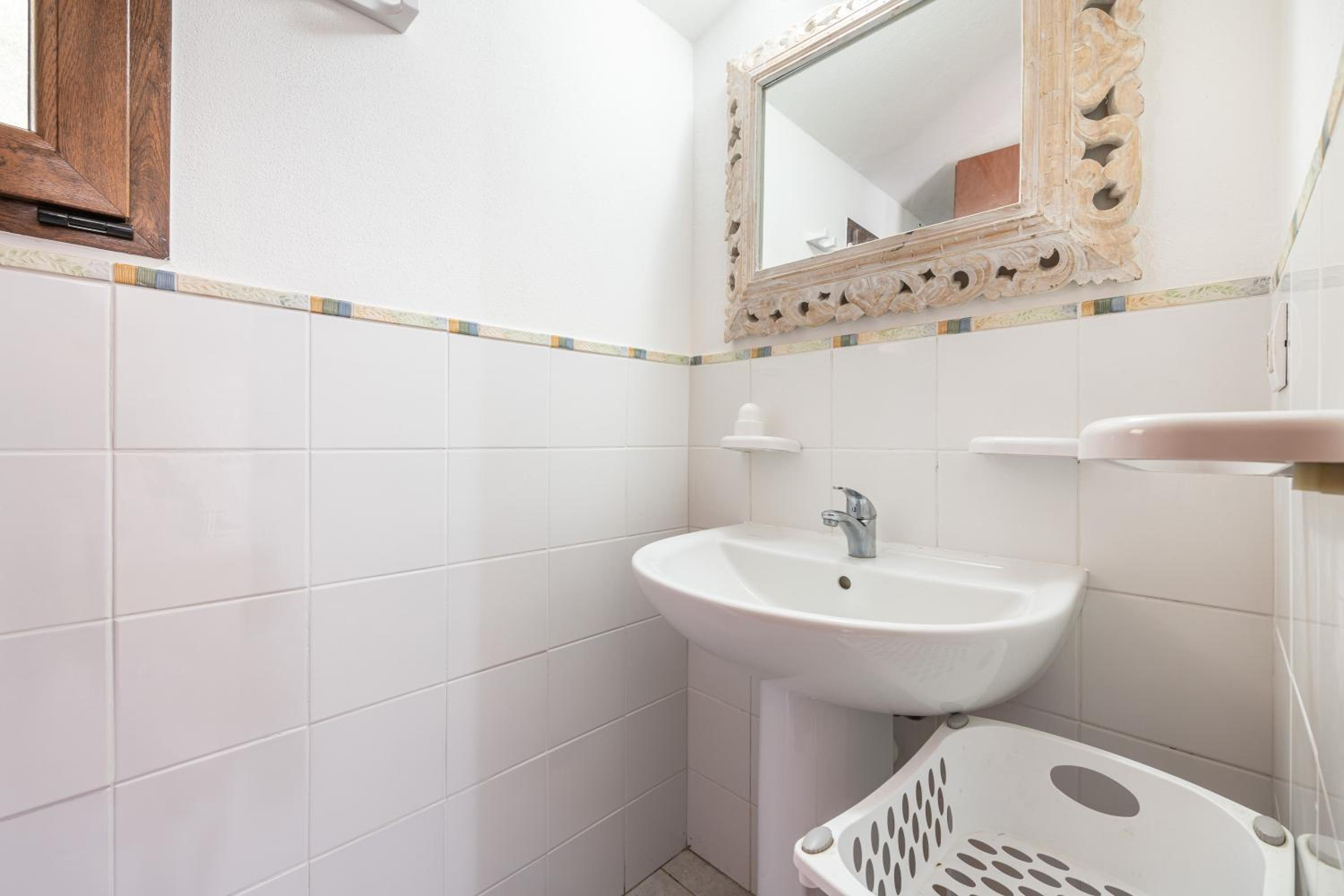 Three-Bedroom Apartment with Mountain View photo 3