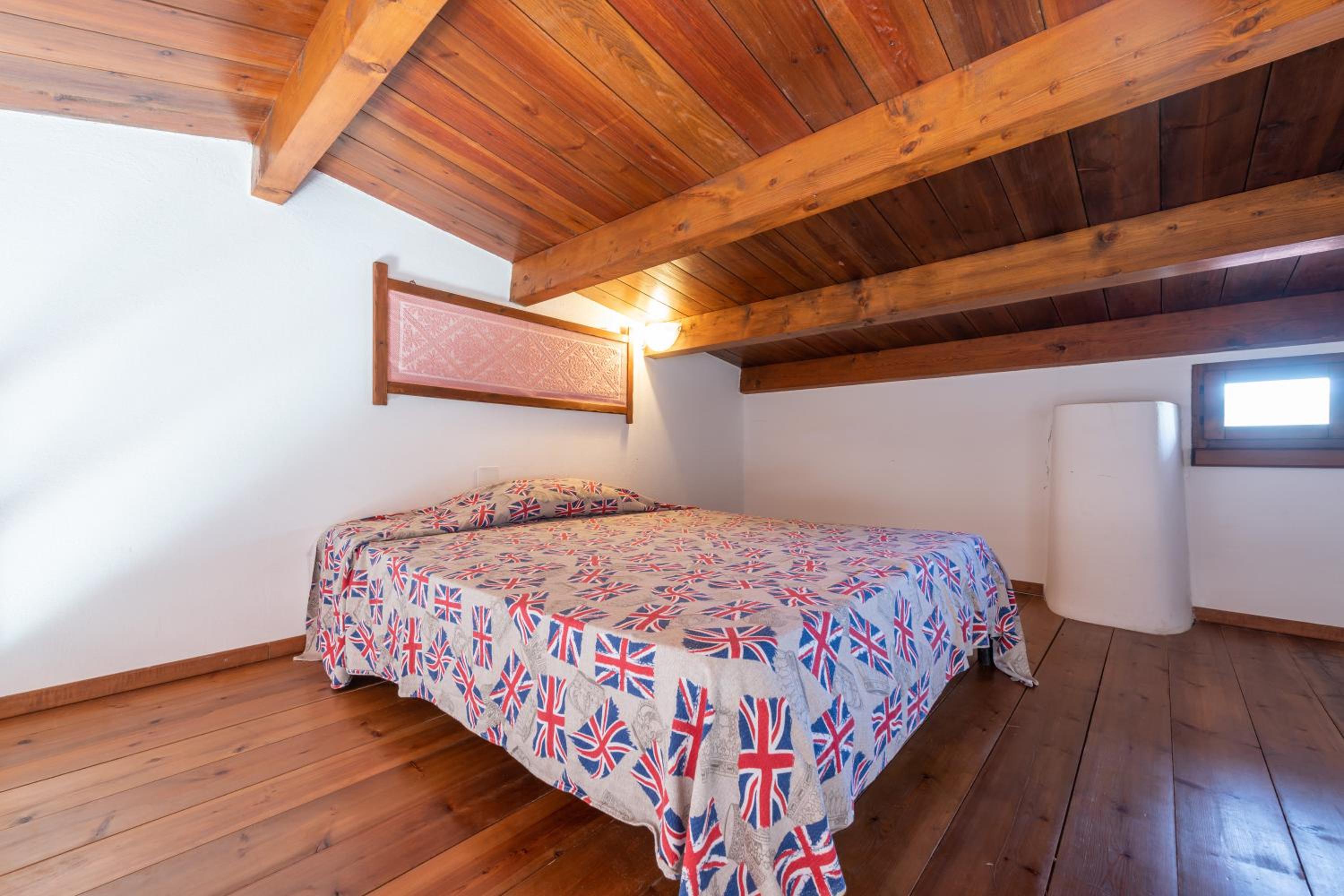 Three-Bedroom Apartment with Mountain View photo 1