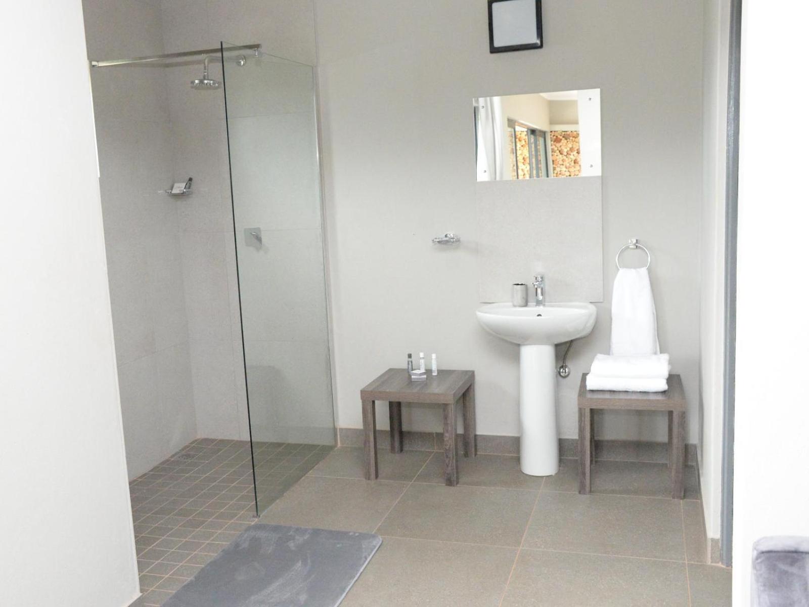 Apartment with Lake View - Photo 6