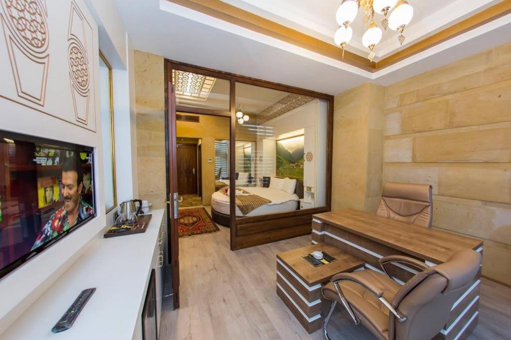 Deluxe Double Room (2 Adults + 1 Child) photo 1