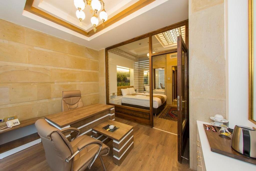 Deluxe Double Room (2 Adults + 1 Child) photo 3