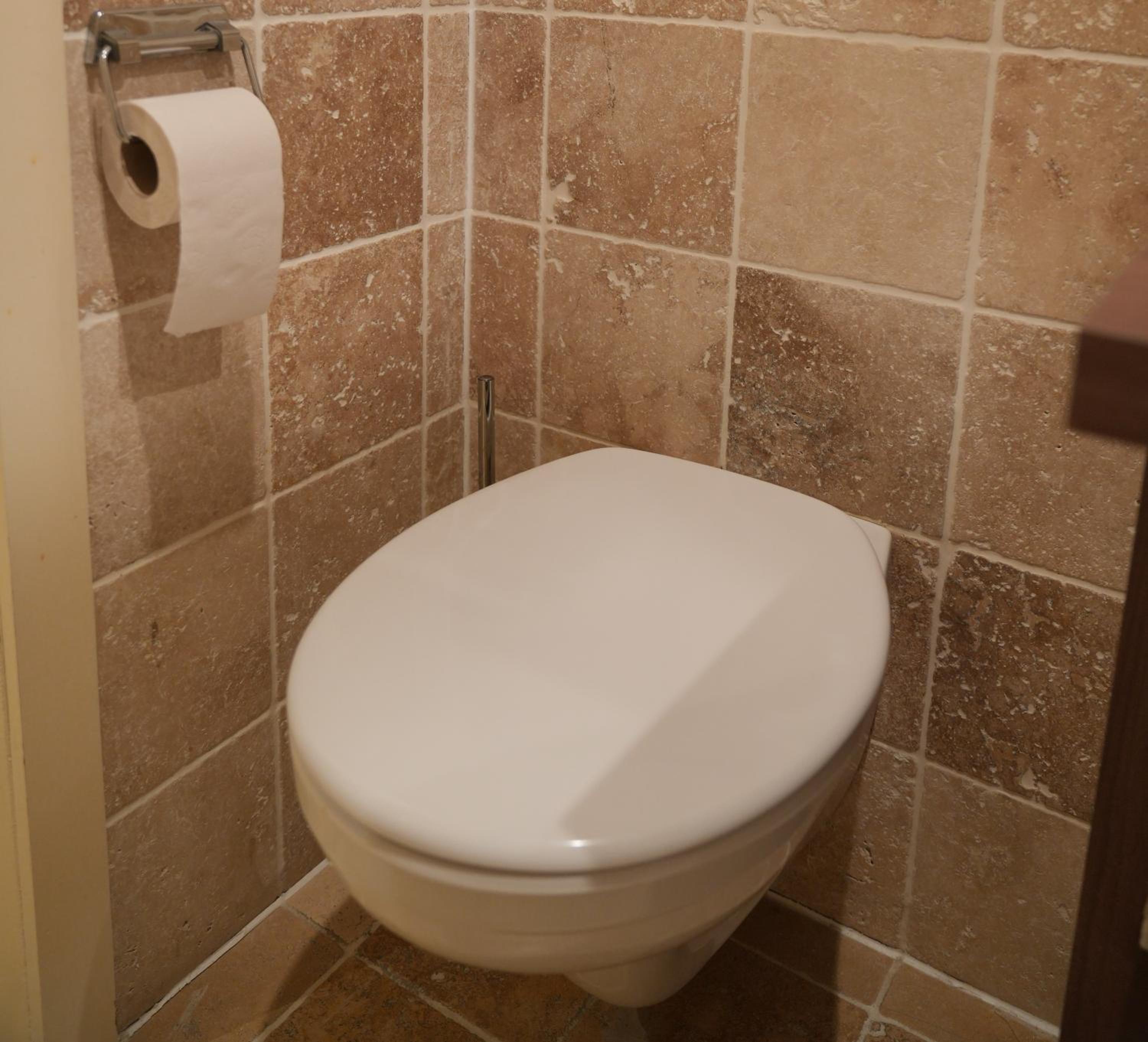 Small Comfort Room - Photo 12