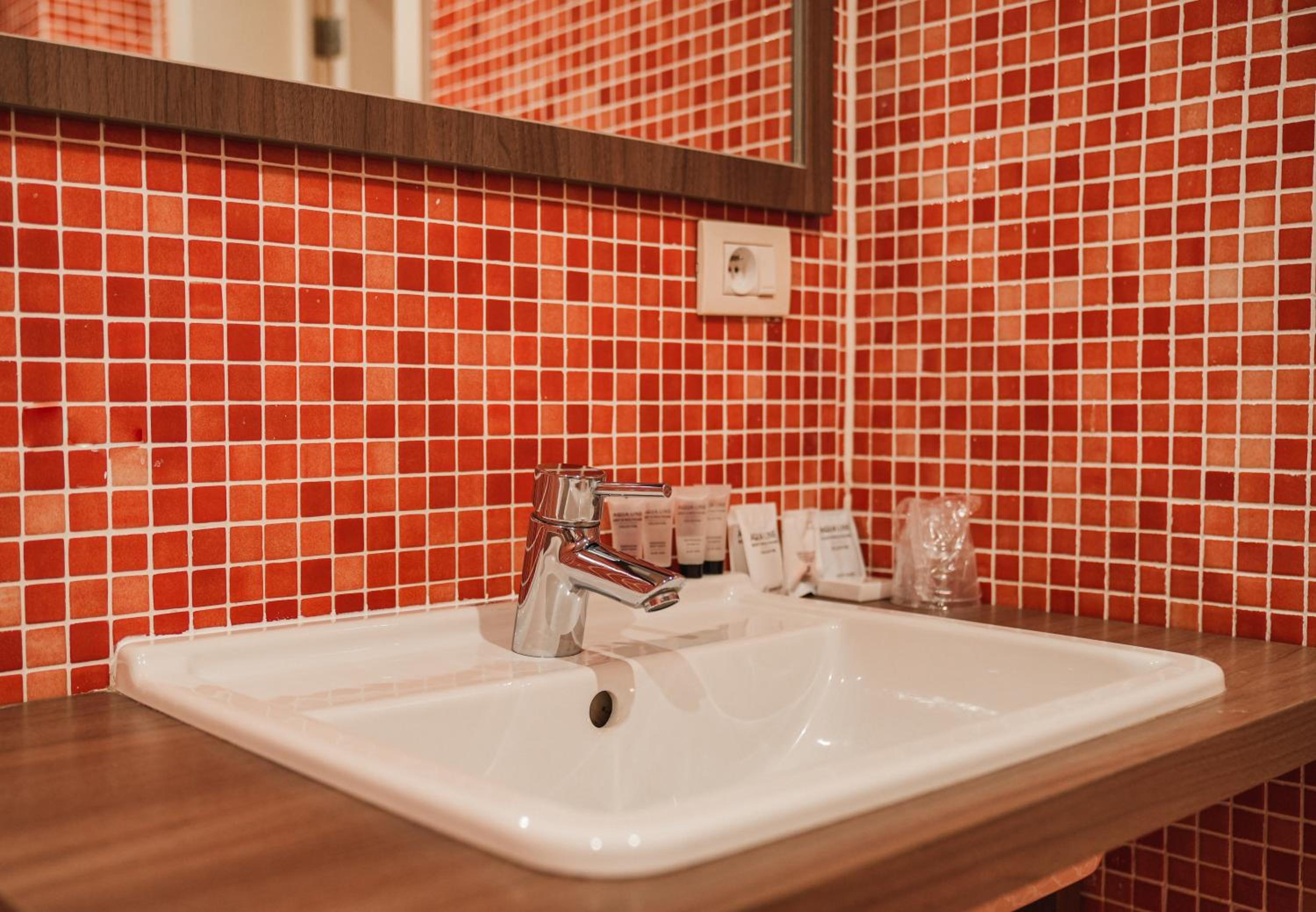 Comfort Room - Photo 15