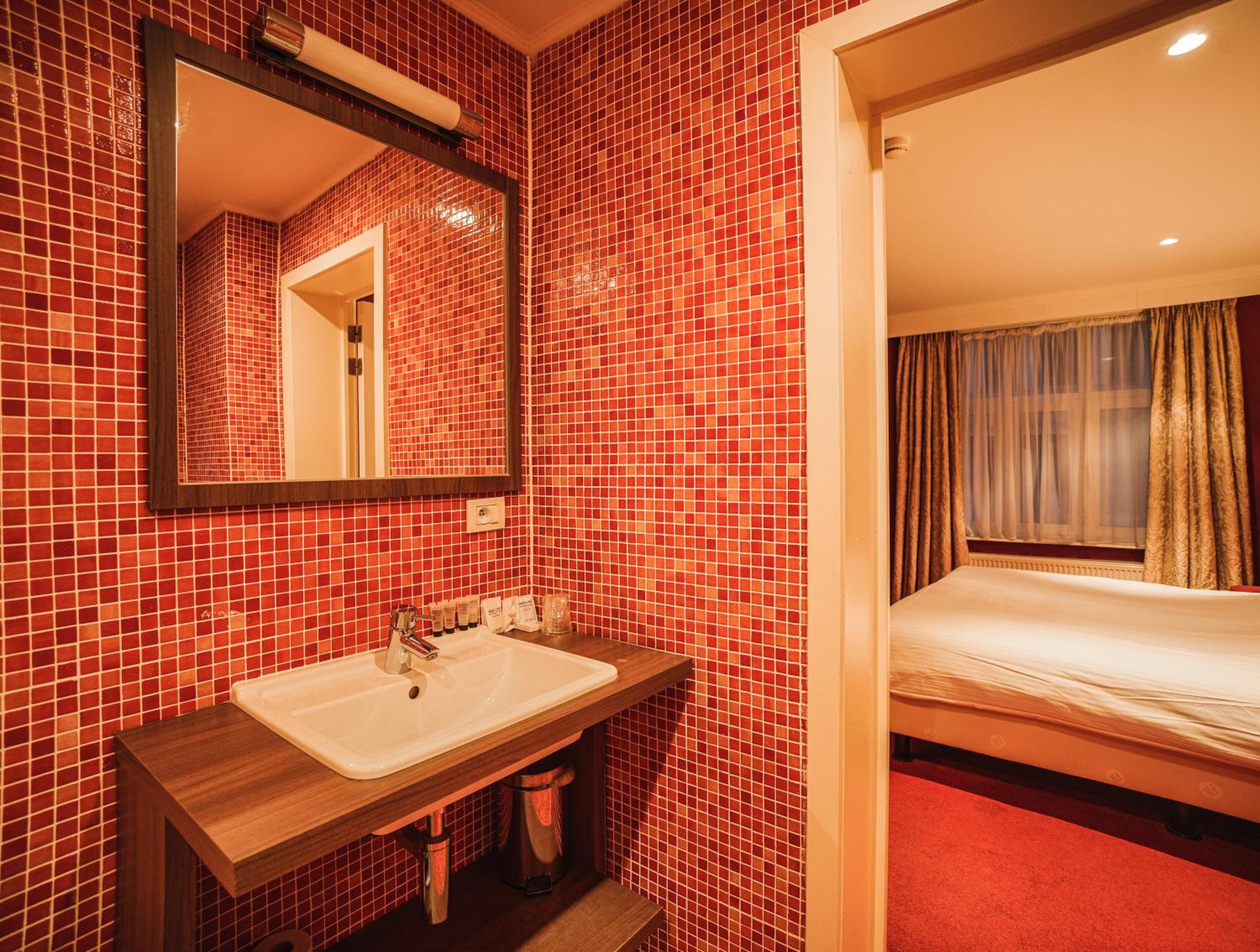 Comfort Room - Photo 16