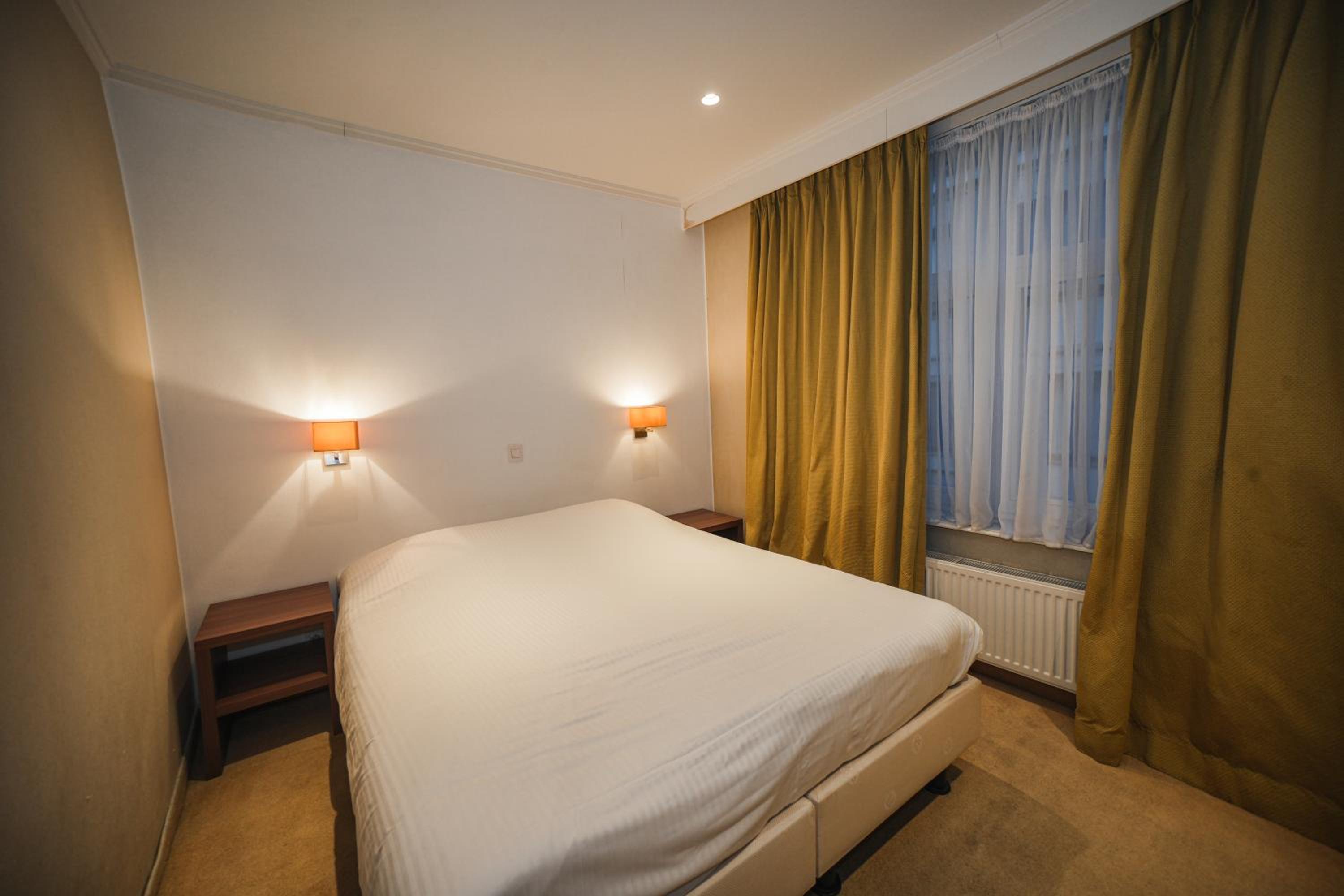 Small Comfort Room - Photo 1