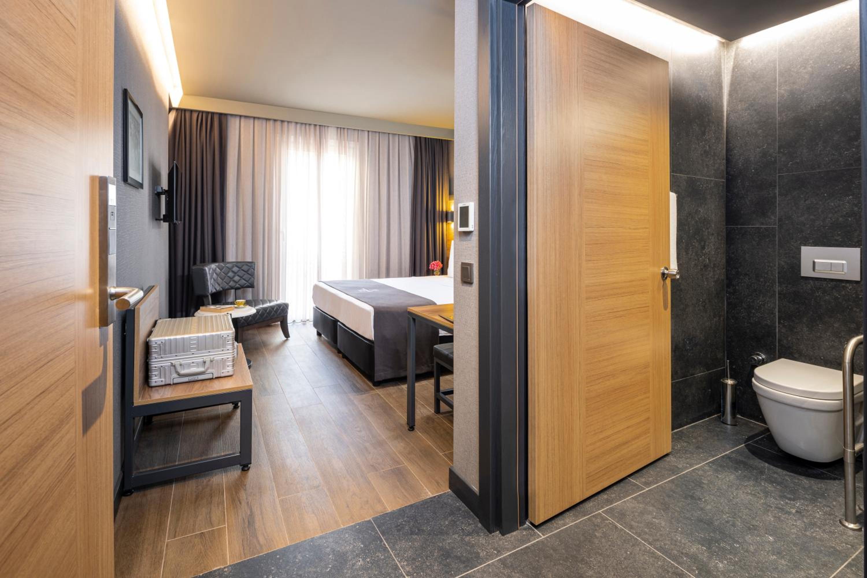Deluxe Double or Twin Room photo 3