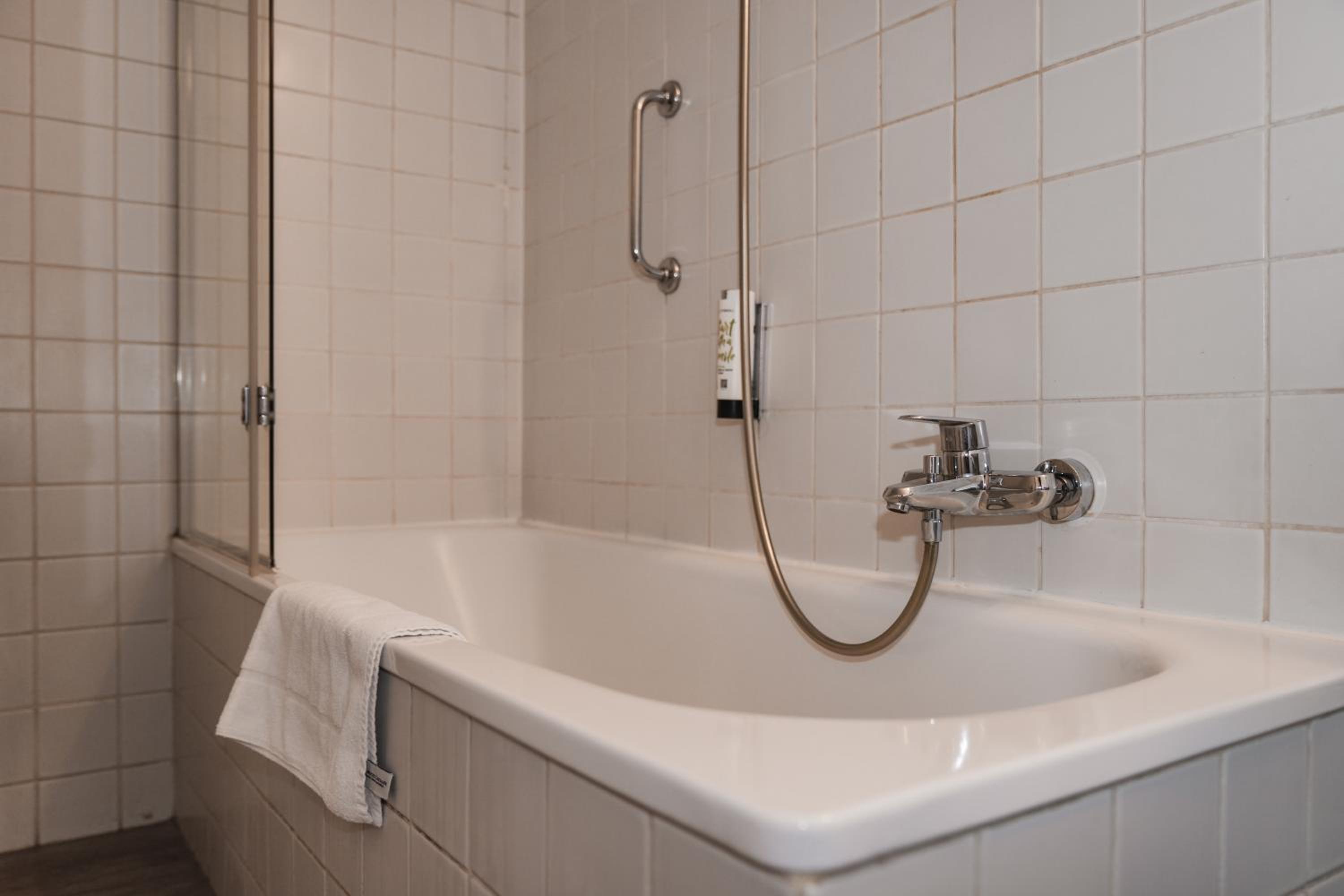Small Standard Room - Photo 7