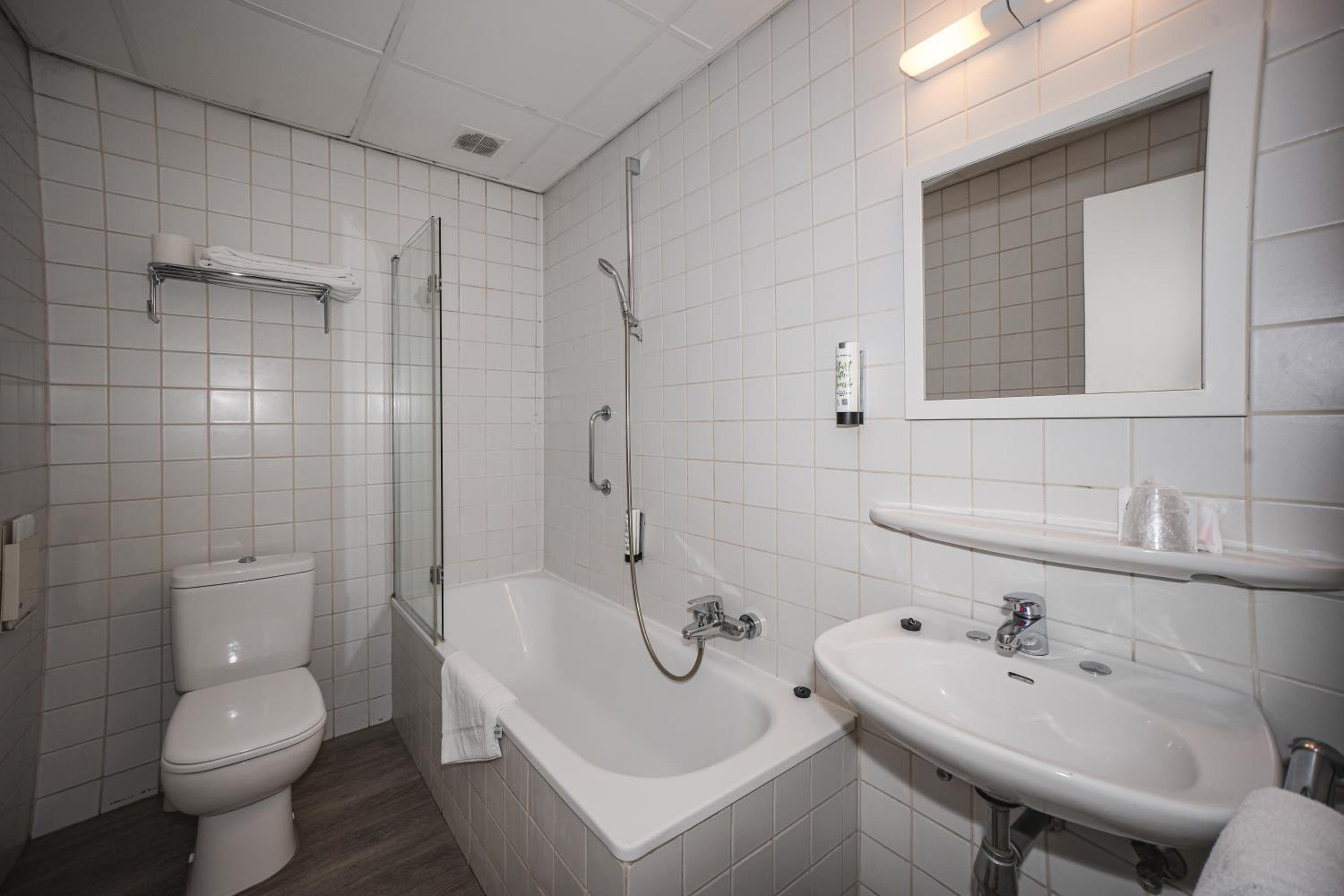 Small Standard Room - Photo 6