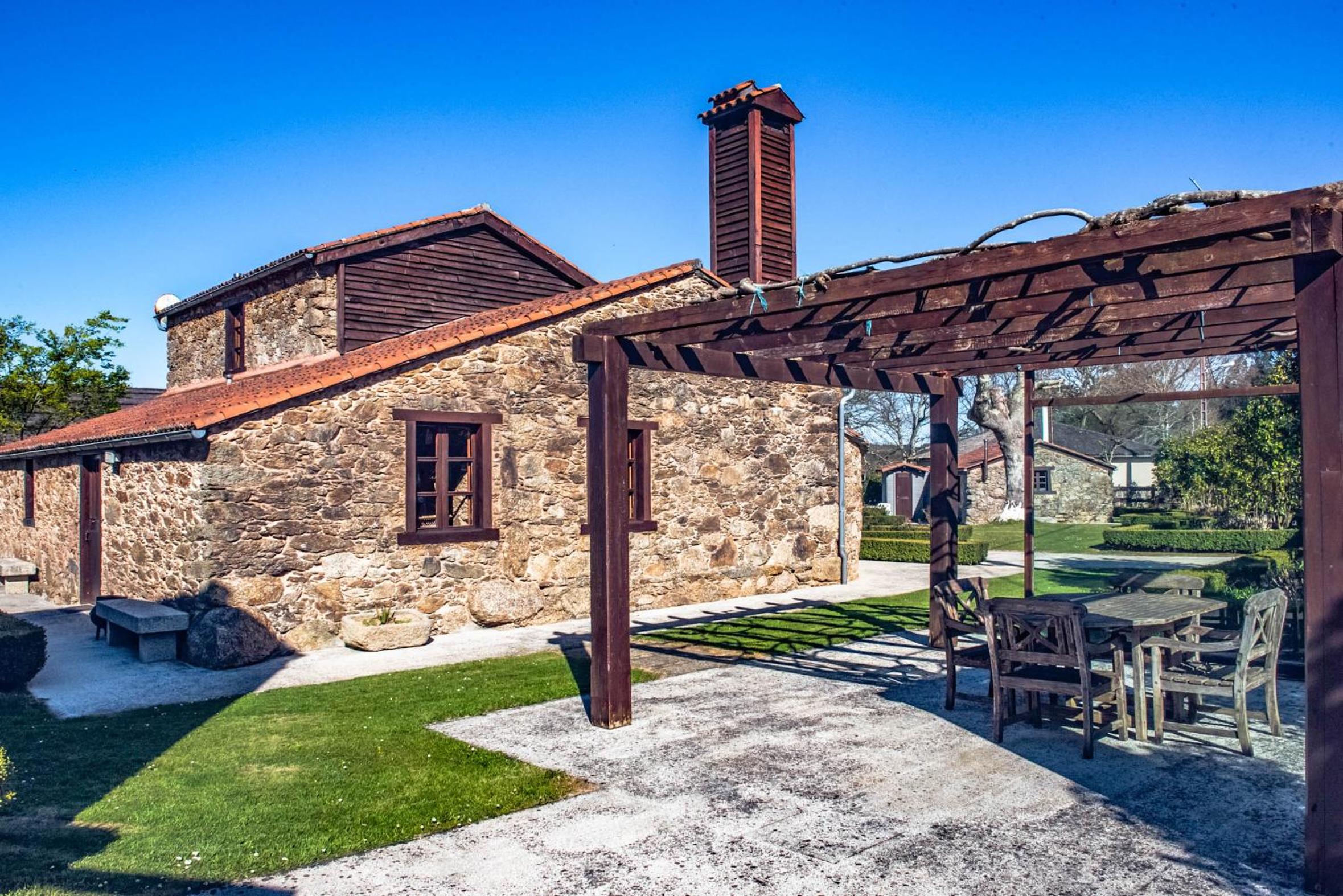 House with Private Pool photo 3