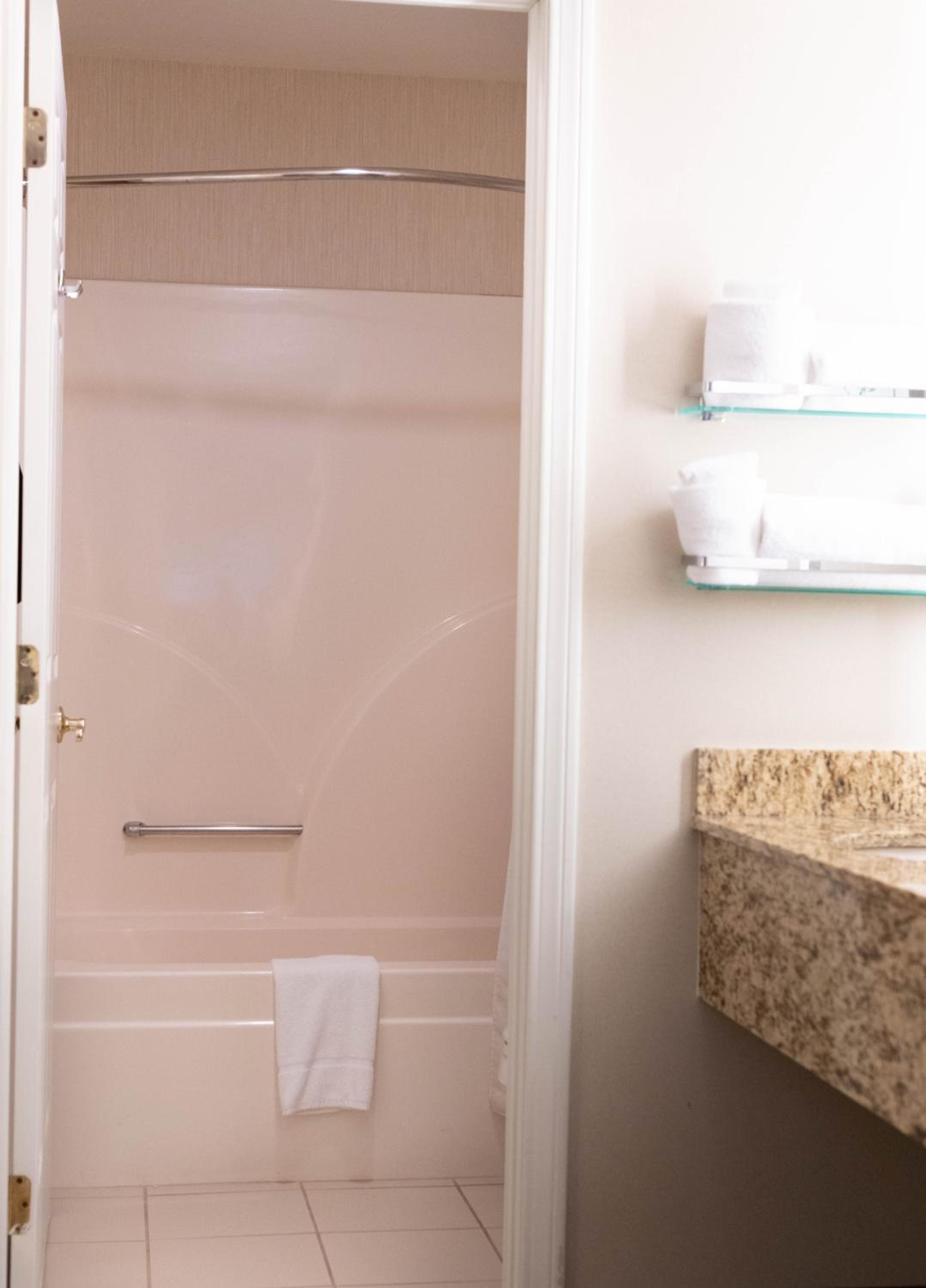 King Studio Suite - Non-Smoking - Photo 2