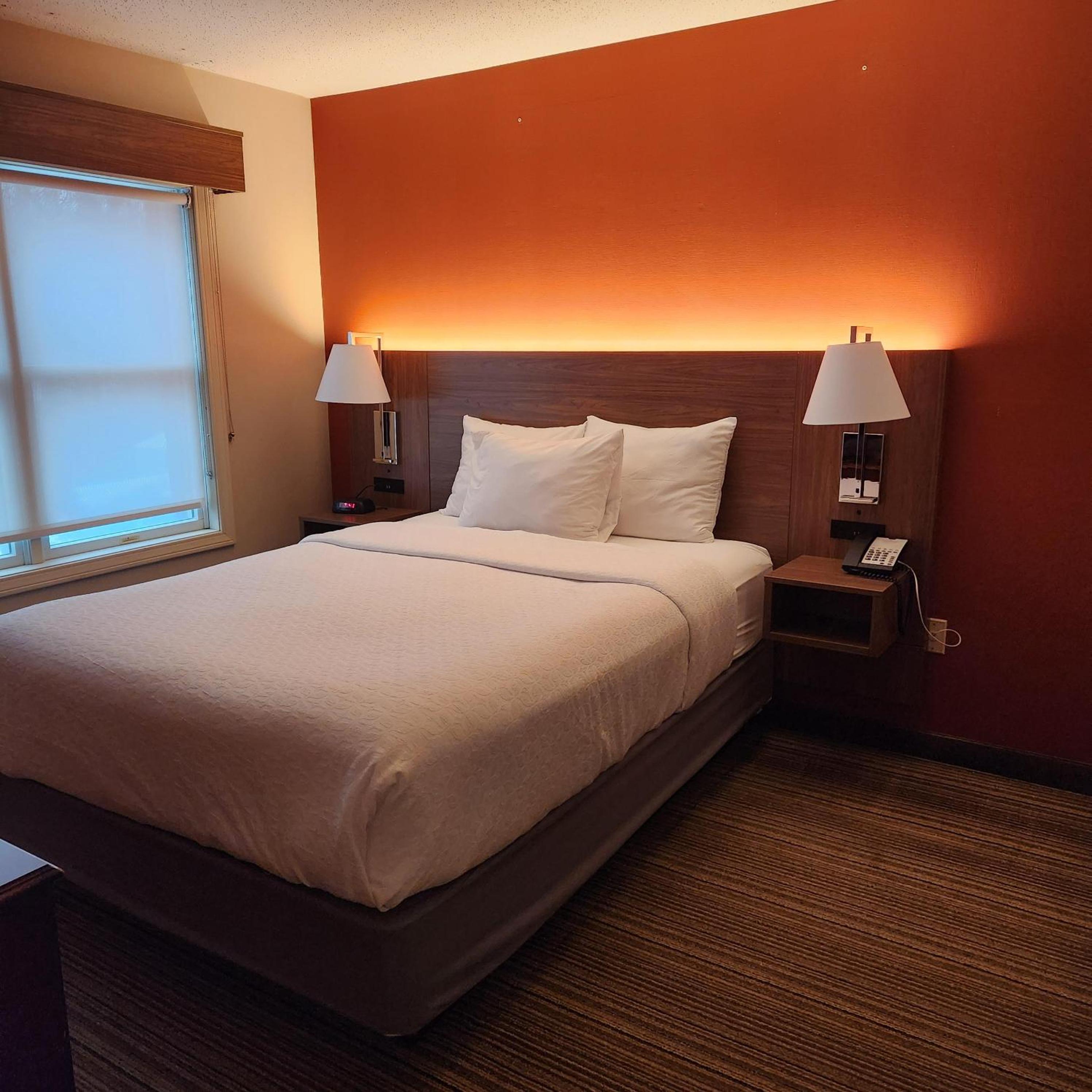 Two-Bedroom Suite - Non-Smoking - Photo 2