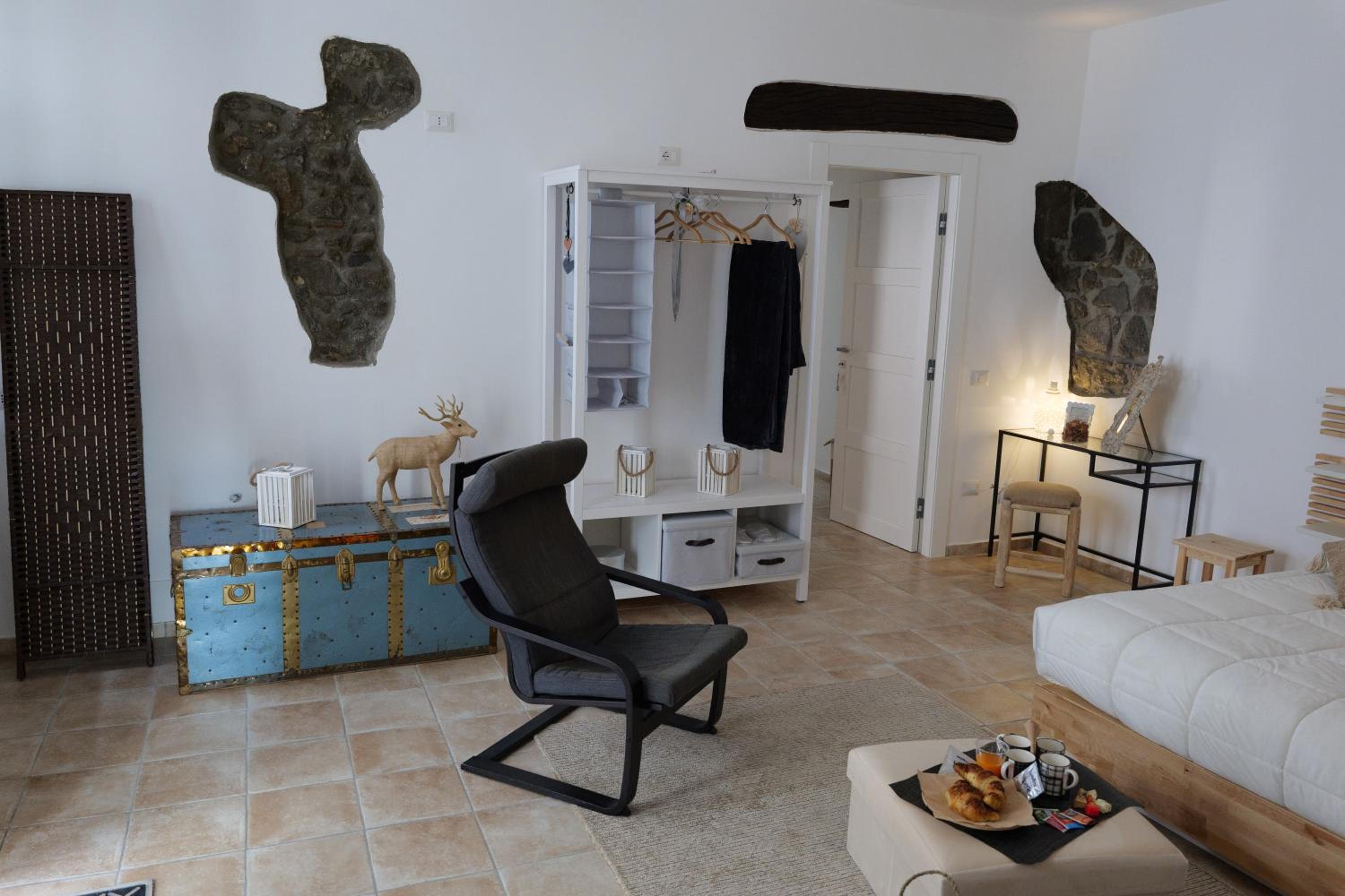 Deluxe Room - Photo 16