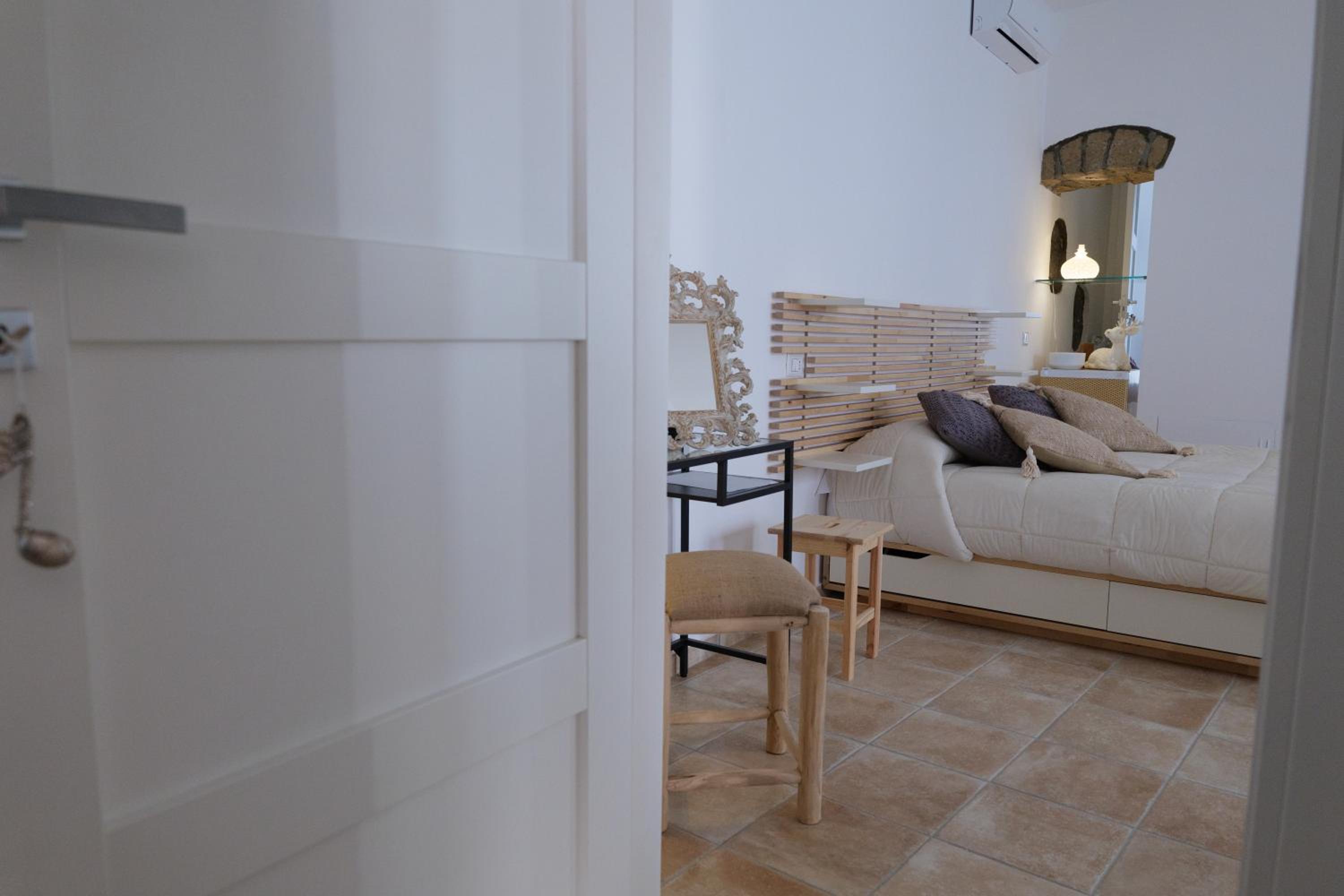 Deluxe Room - Photo 19