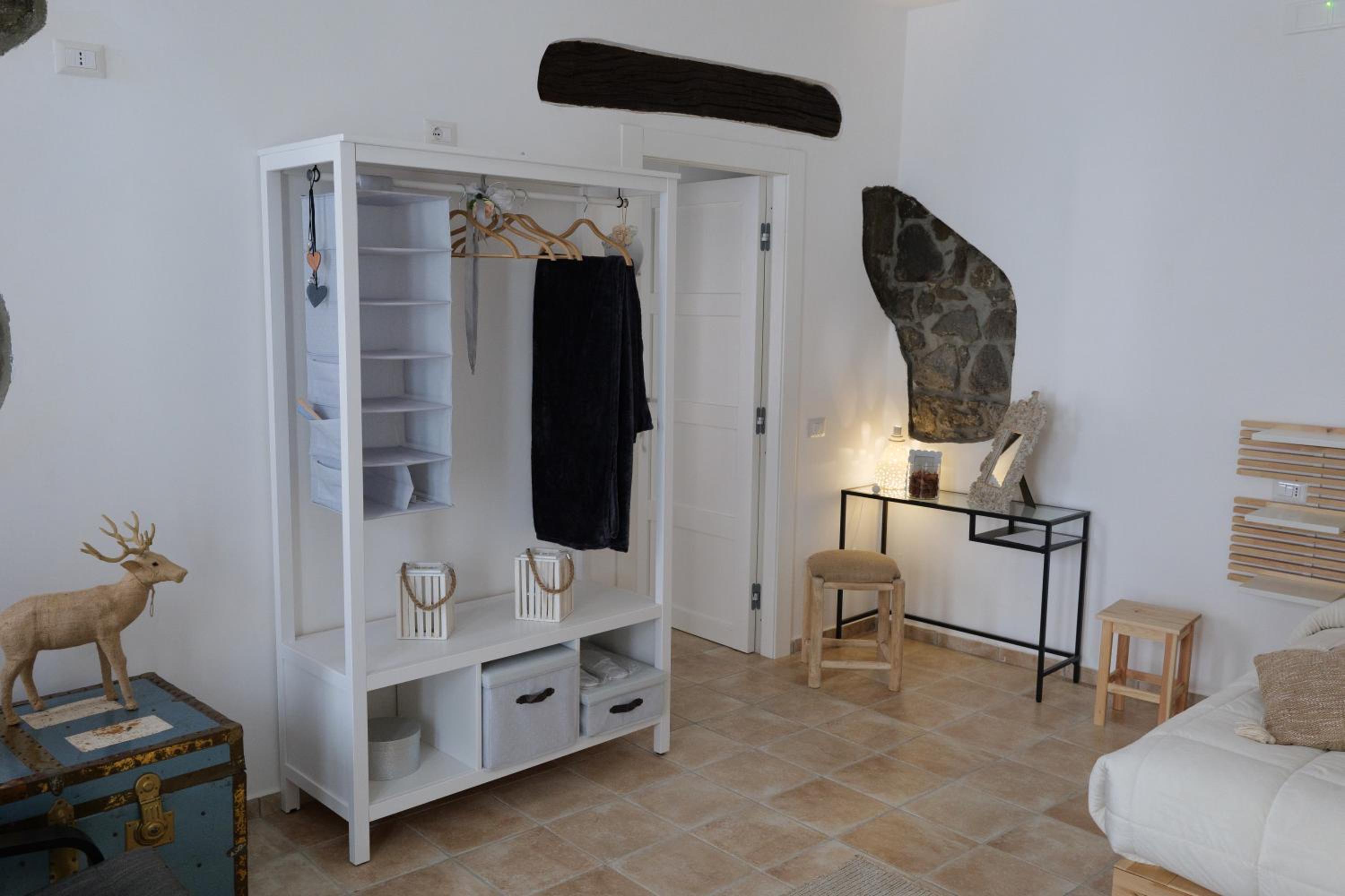 Deluxe Room - Photo 17