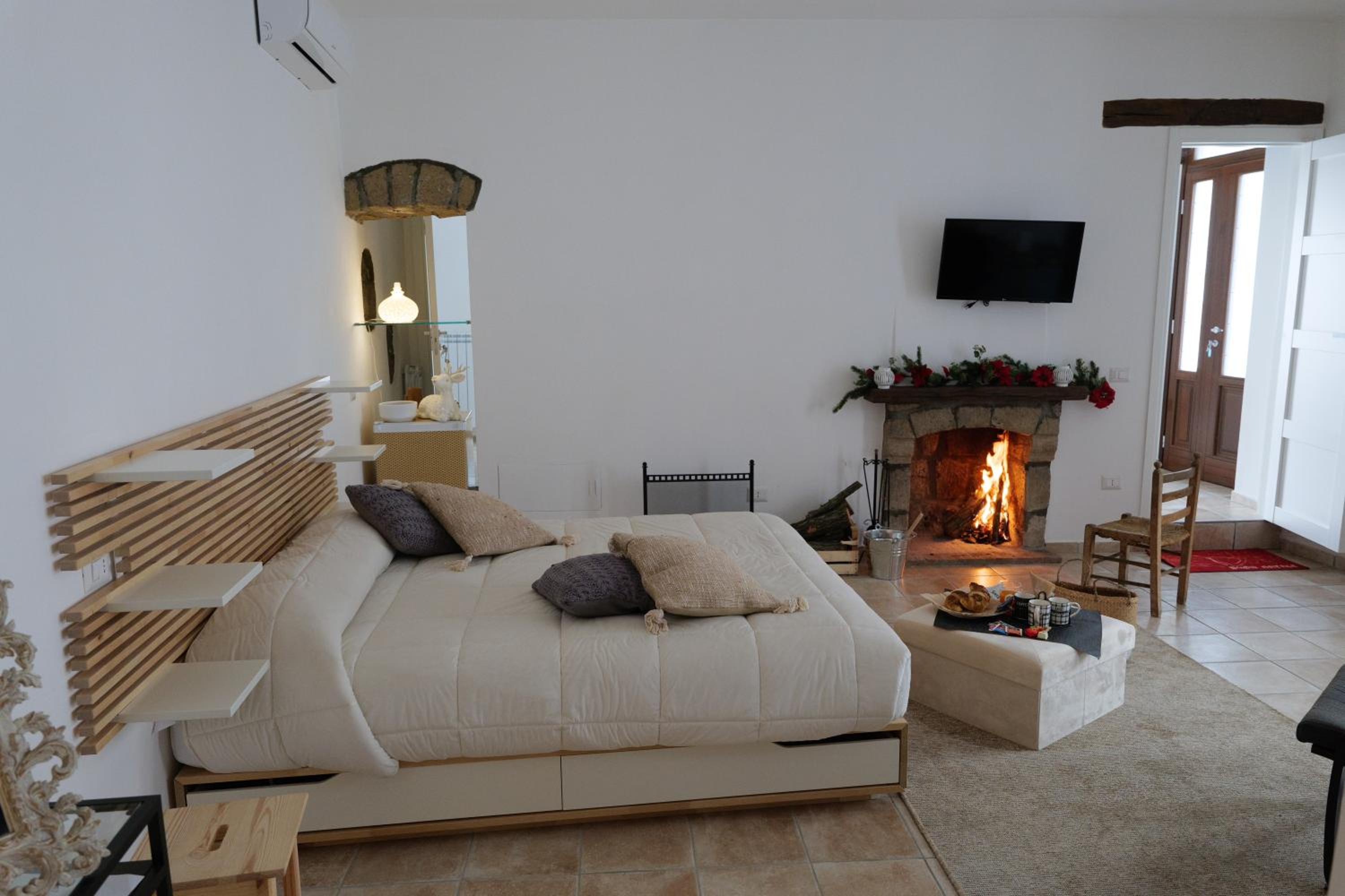 Deluxe Room - Photo 1