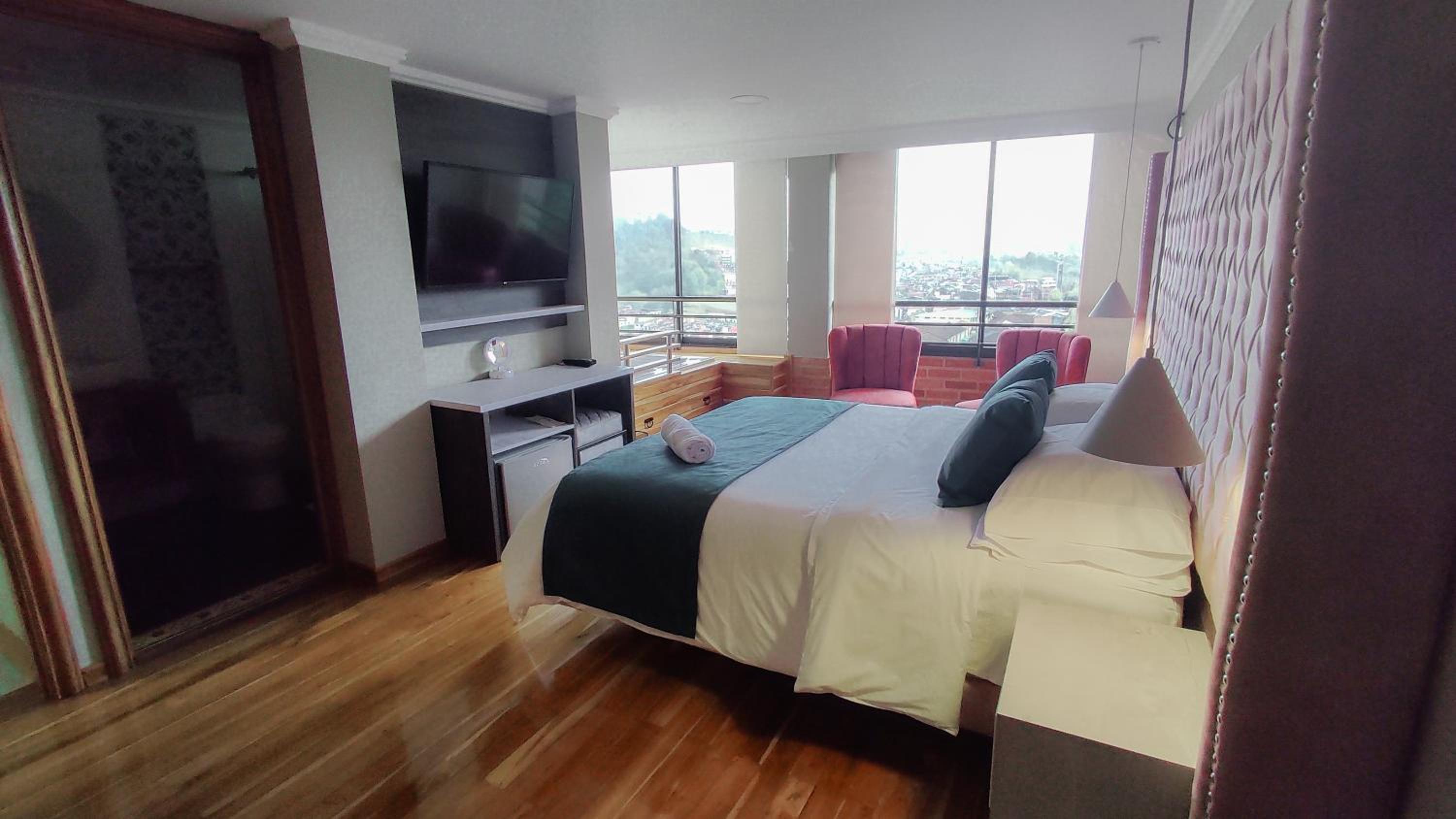 Suite with Spa Bath photo 3