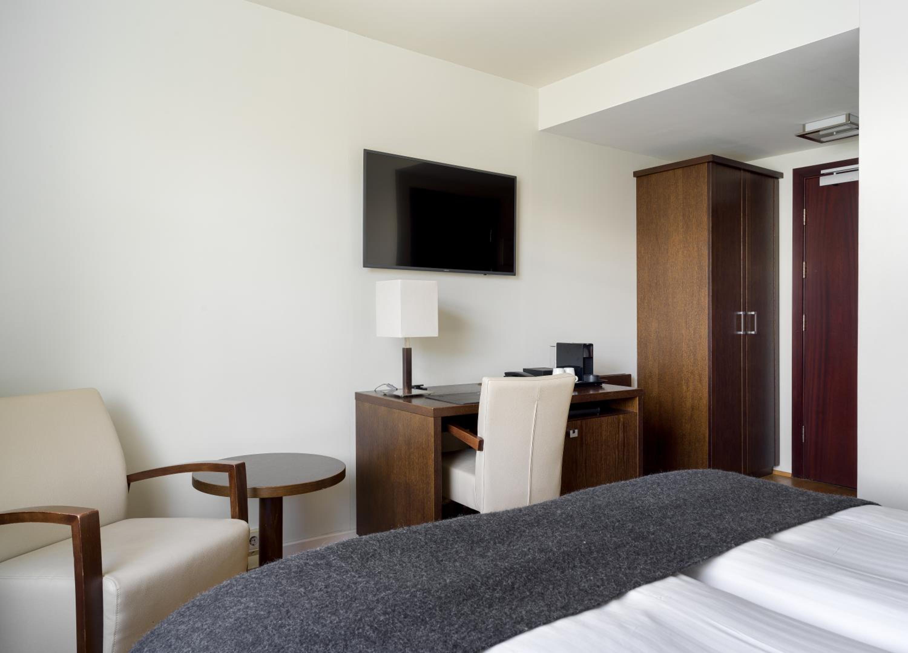 Standard Double or Twin Room - Photo 7
