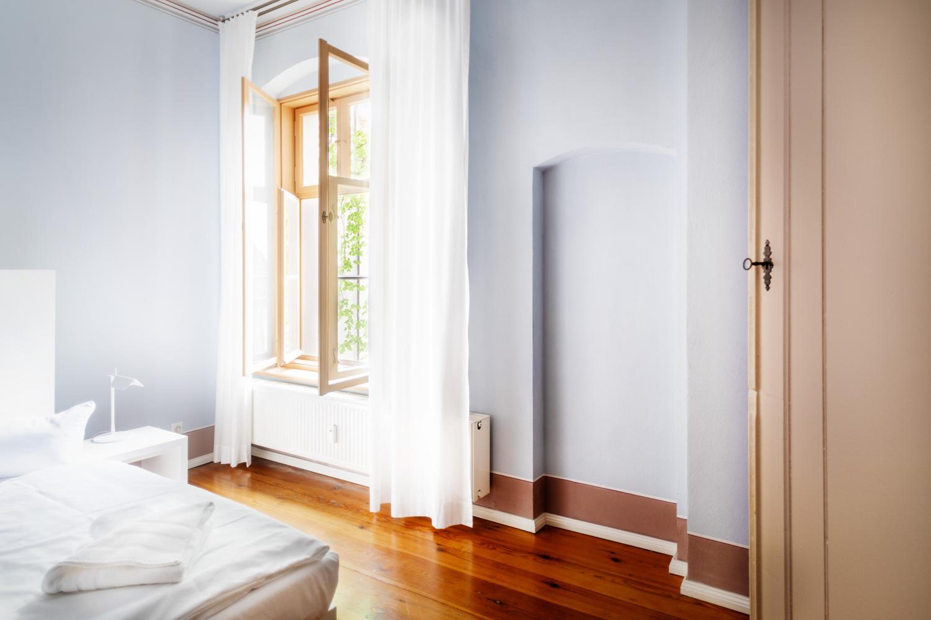 Standard Suite - Photo 1