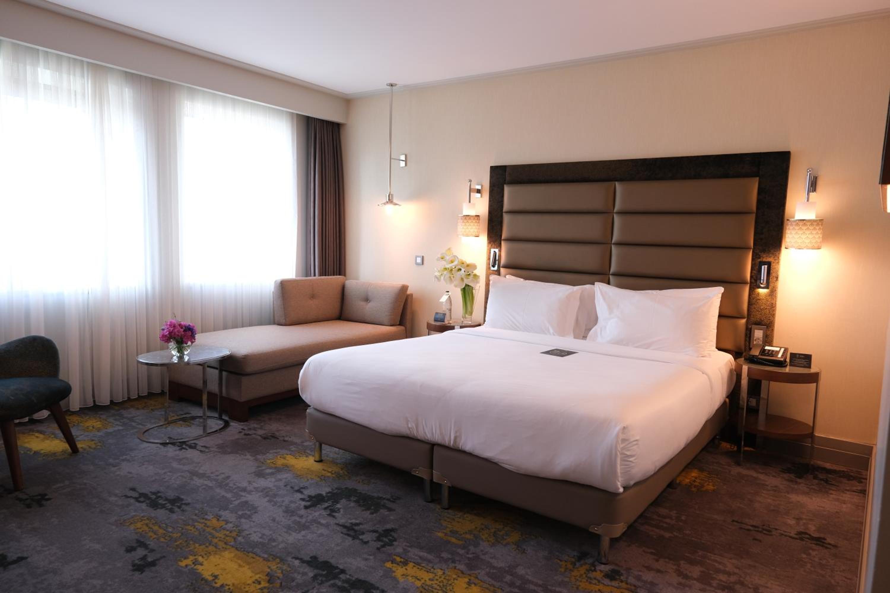 Deluxe Double Corner Room