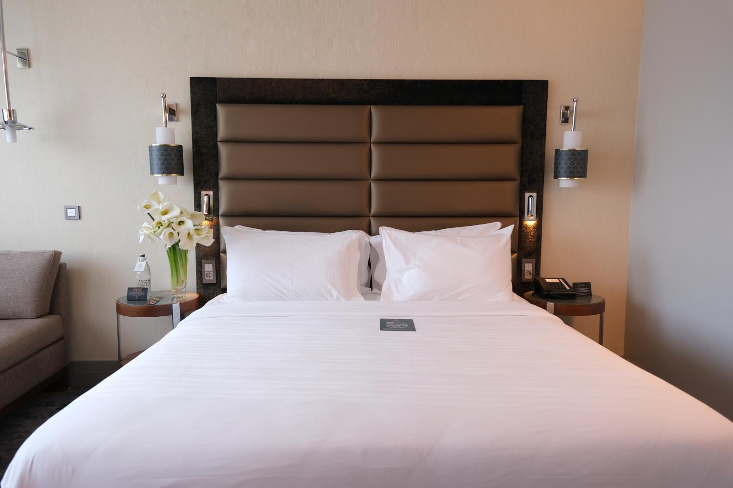 Deluxe Double Corner Room