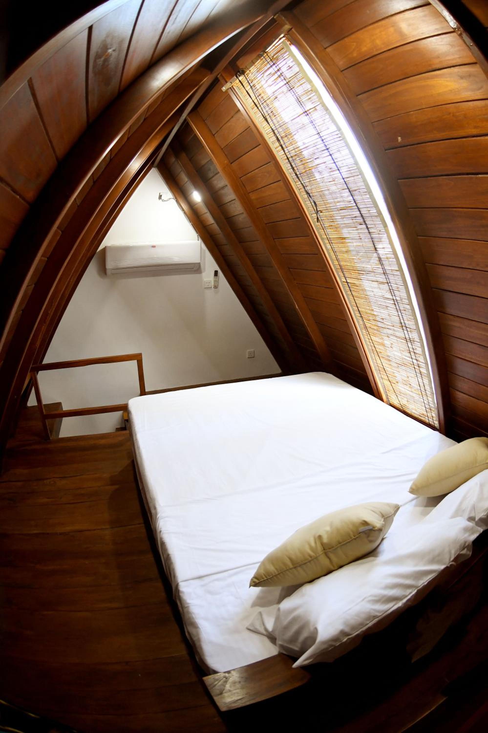 Deluxe Double Room with Balcony photo 2